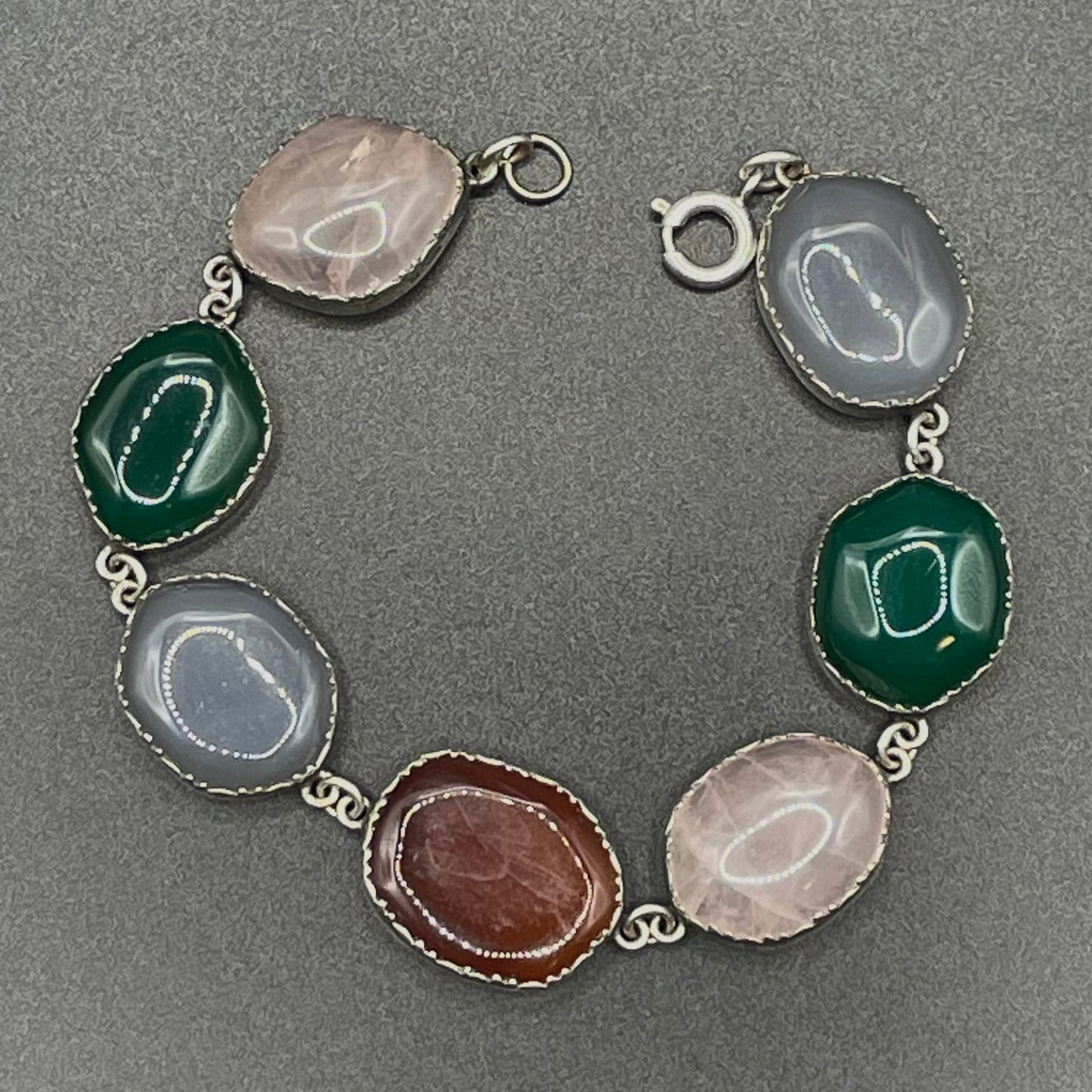 Antique Victorian agate natural pebble cabochon bracelet with sterling silver claw settings, Scottish style, beautiful condition, in box
