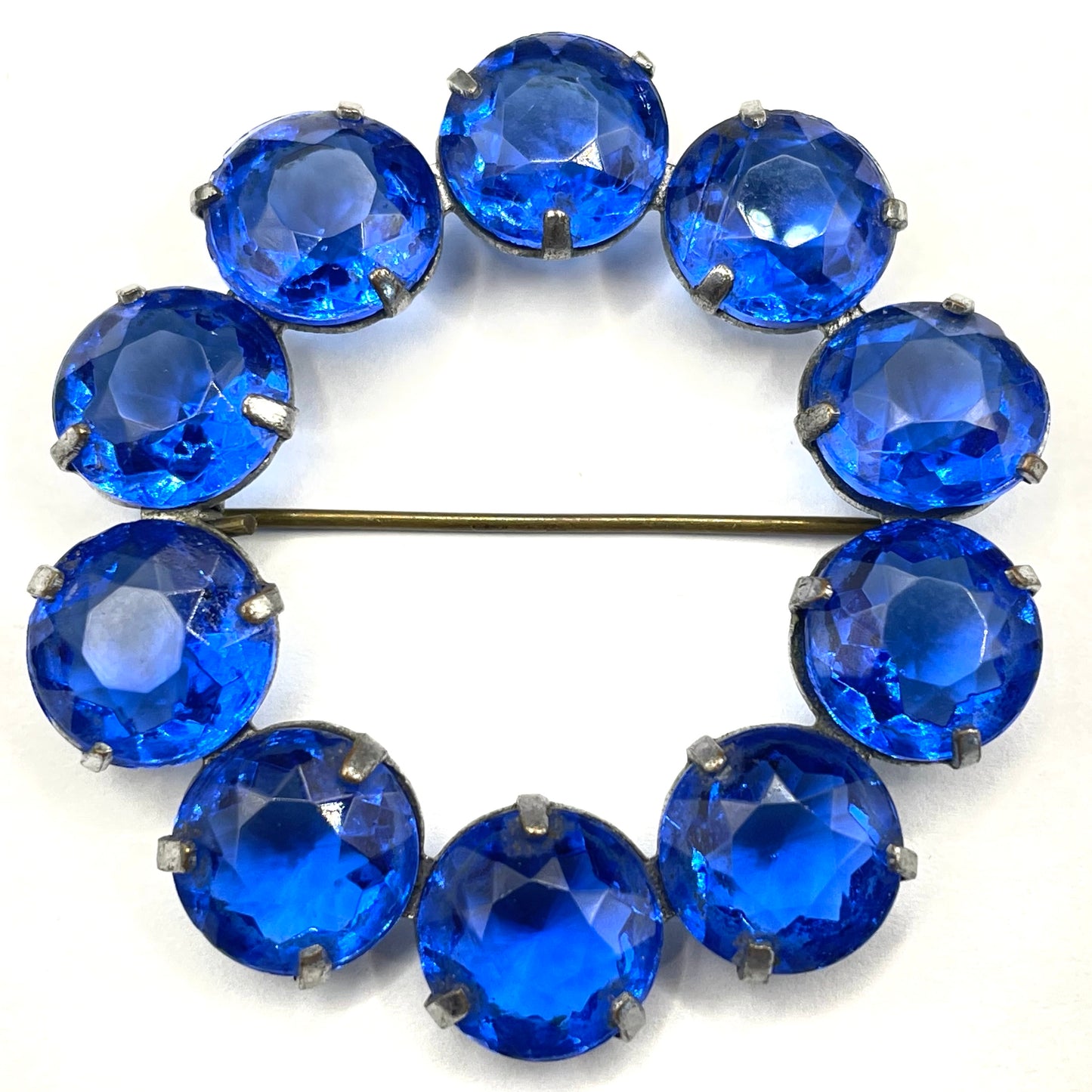 Vintage Art Deco bezel set gorgeous vibrant sapphire blue crystal riviere circle brooch, open-backed rhinestones in silver tone