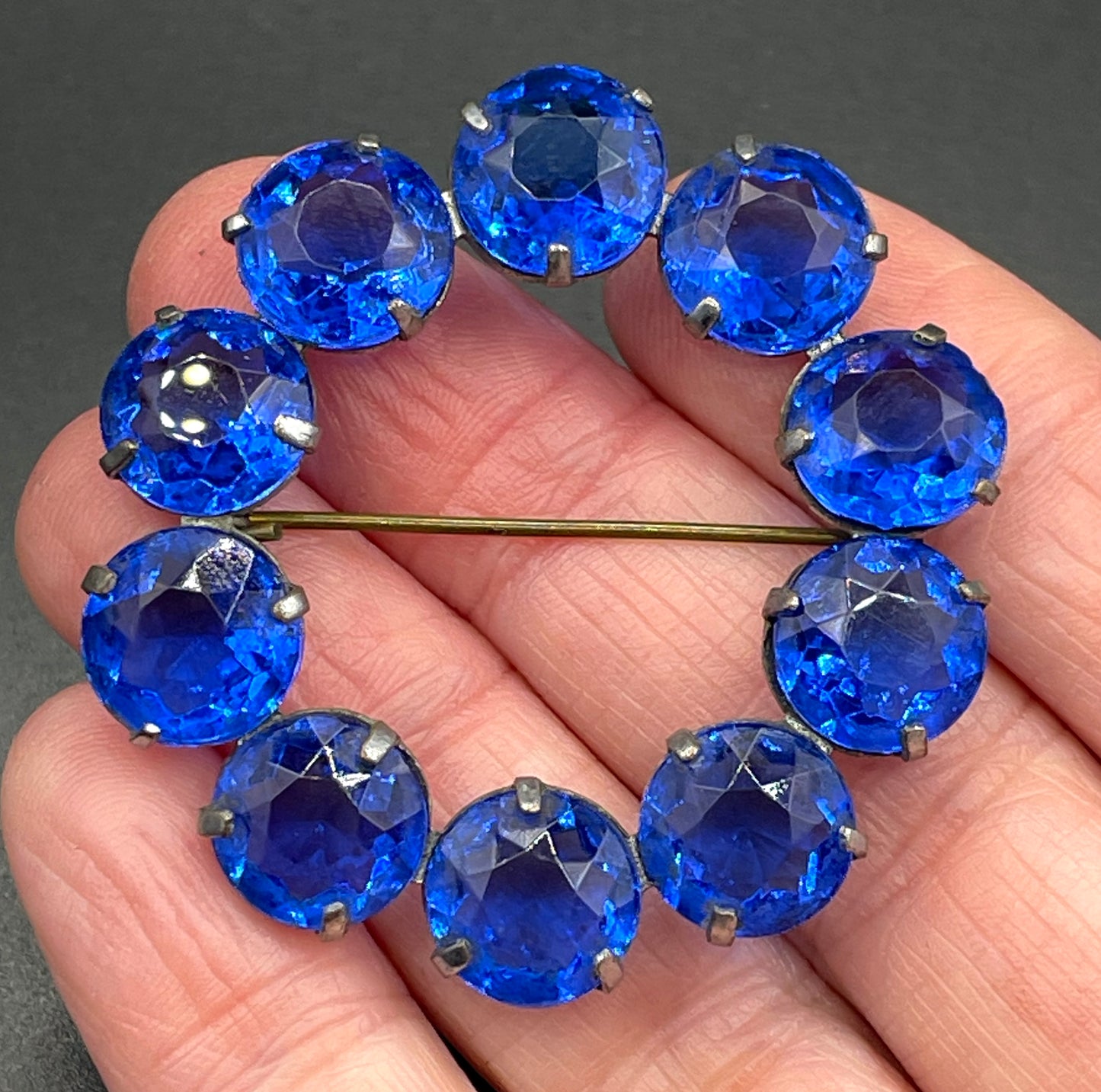 Vintage Art Deco bezel set gorgeous vibrant sapphire blue crystal riviere circle brooch, open-backed rhinestones in silver tone