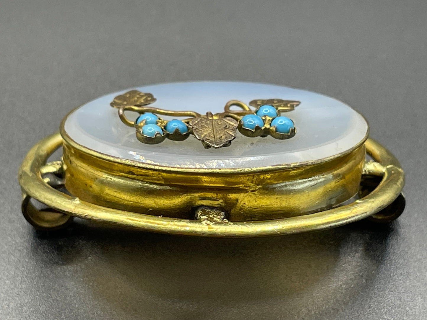 Antique Victorian chalcedony and turquoise pinchbeck or gilt / rolled gold / gold plated brooch, delicate floral leaf design
