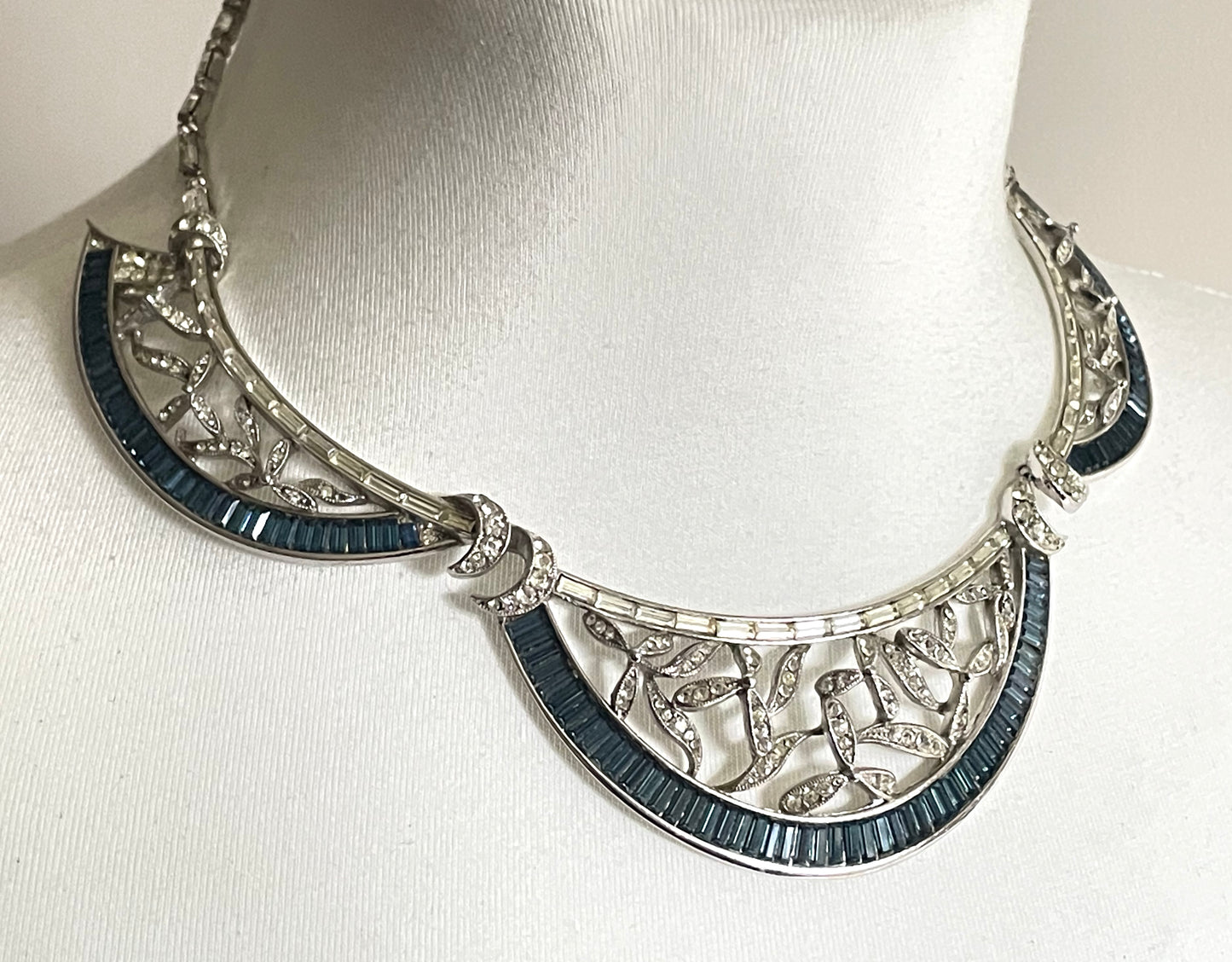 Vintage Art Deco sapphire blue and clear paste crystal rhinestone and silver tone necklace