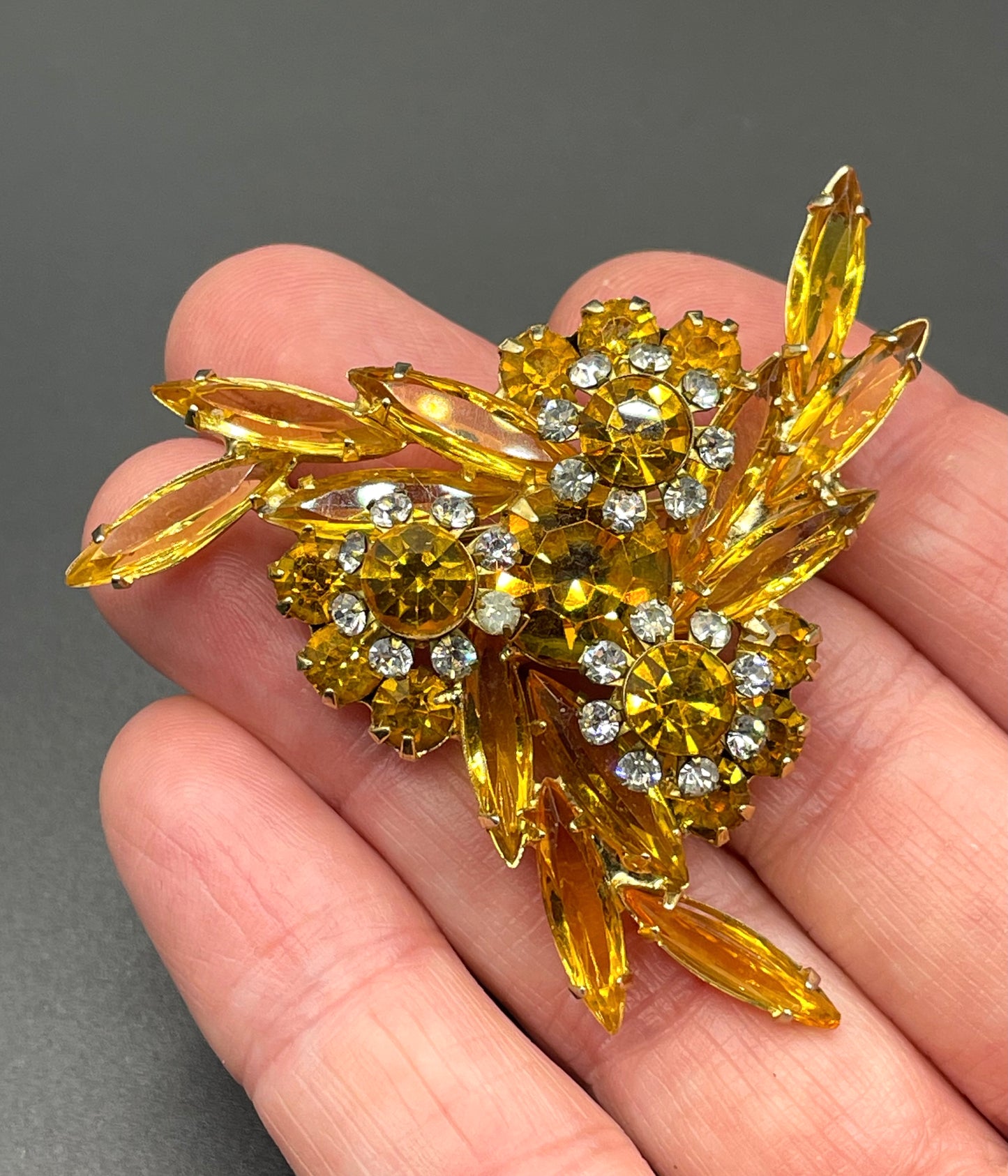 Vintage Juliana brooch by Delizza and Elster (D&E) with gorgeous sunshine colours - citrine yellow and clear rhinestones, floral design