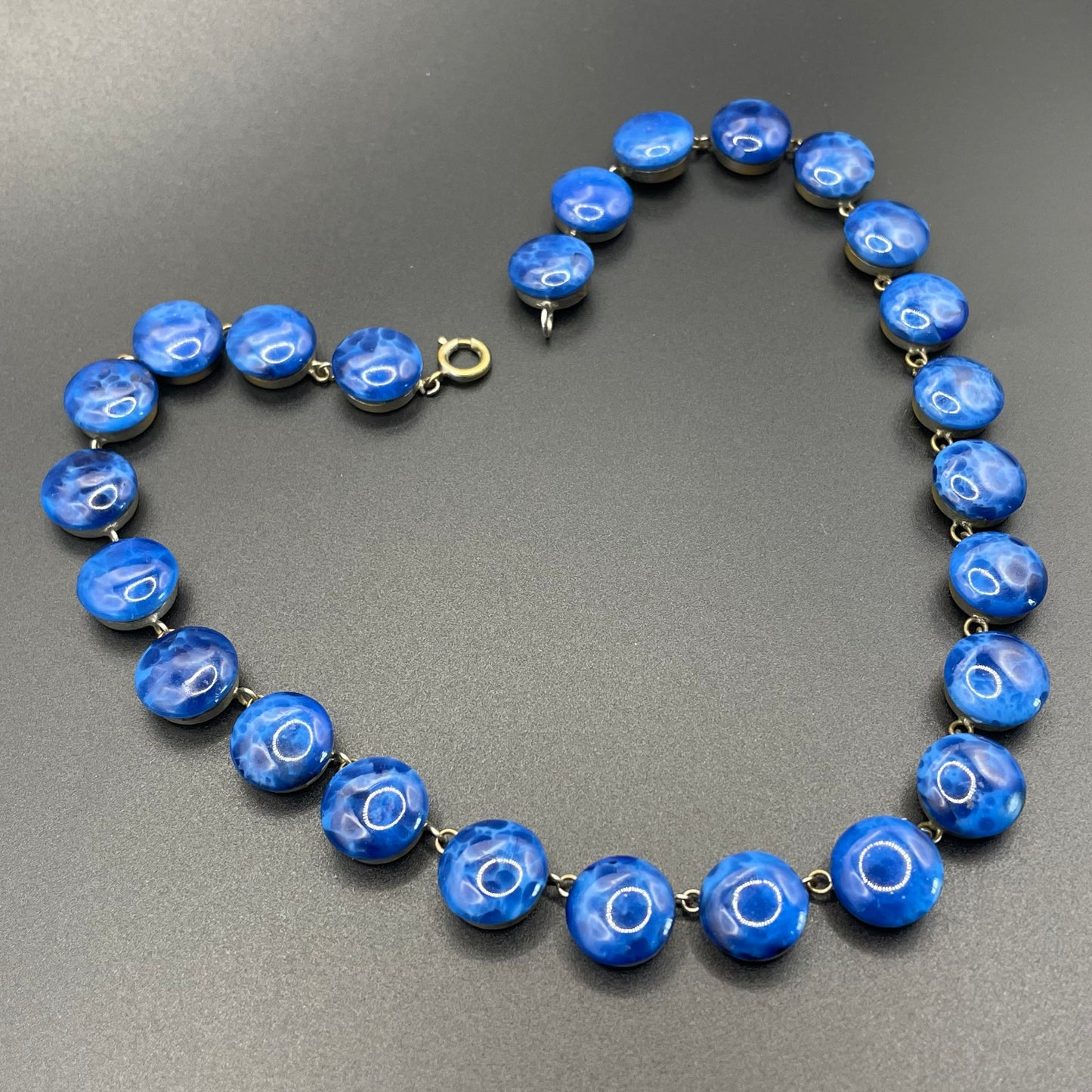 Vintage Art Deco bright blue glass faux lapis lazuli cabochon riviere necklace