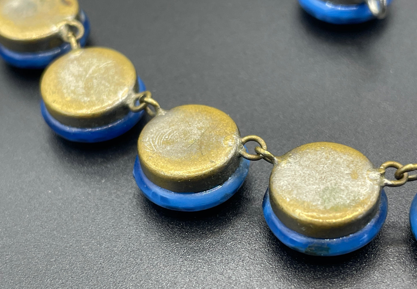 Vintage Art Deco bright blue glass faux lapis lazuli cabochon riviere necklace