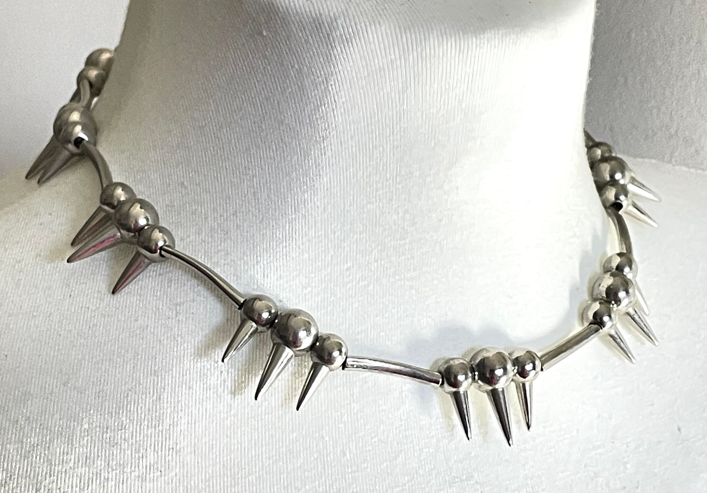 Vintage barbed wire effect silver tone chrome heavy beaded choker