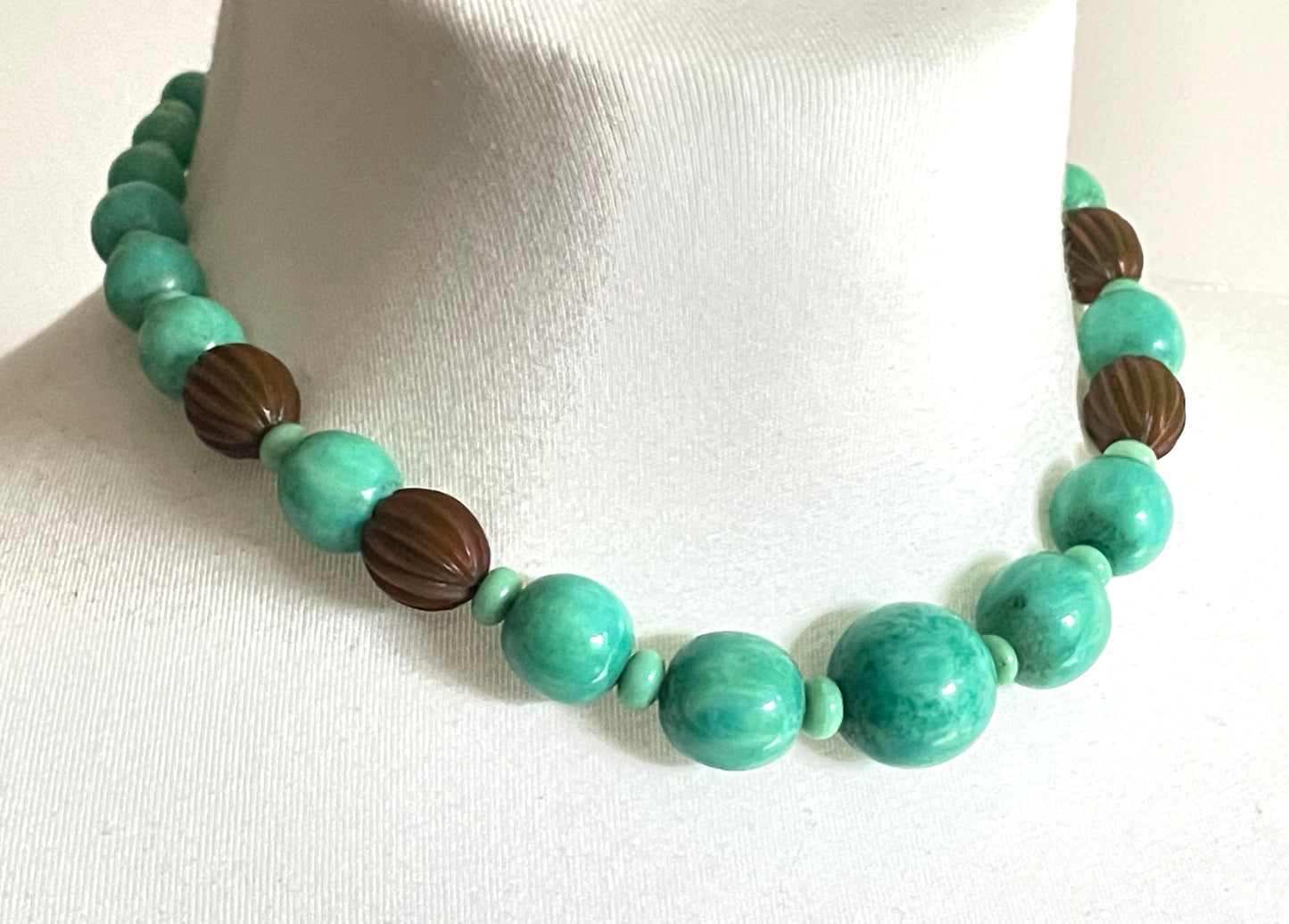 Vintage Louis Rousselet Art Deco green Peking style glass and carved galalith bead necklace, Made in France beehive clasp, foxtail chain
