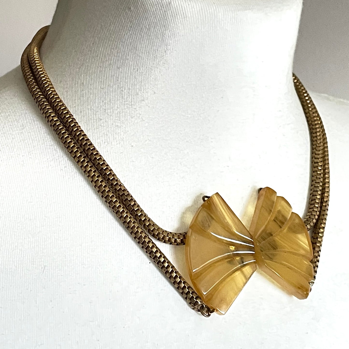 Vintage Art Deco marbled yellow galalith buckle necklace with double strand antique gold tone machine age snake chains, front fastening