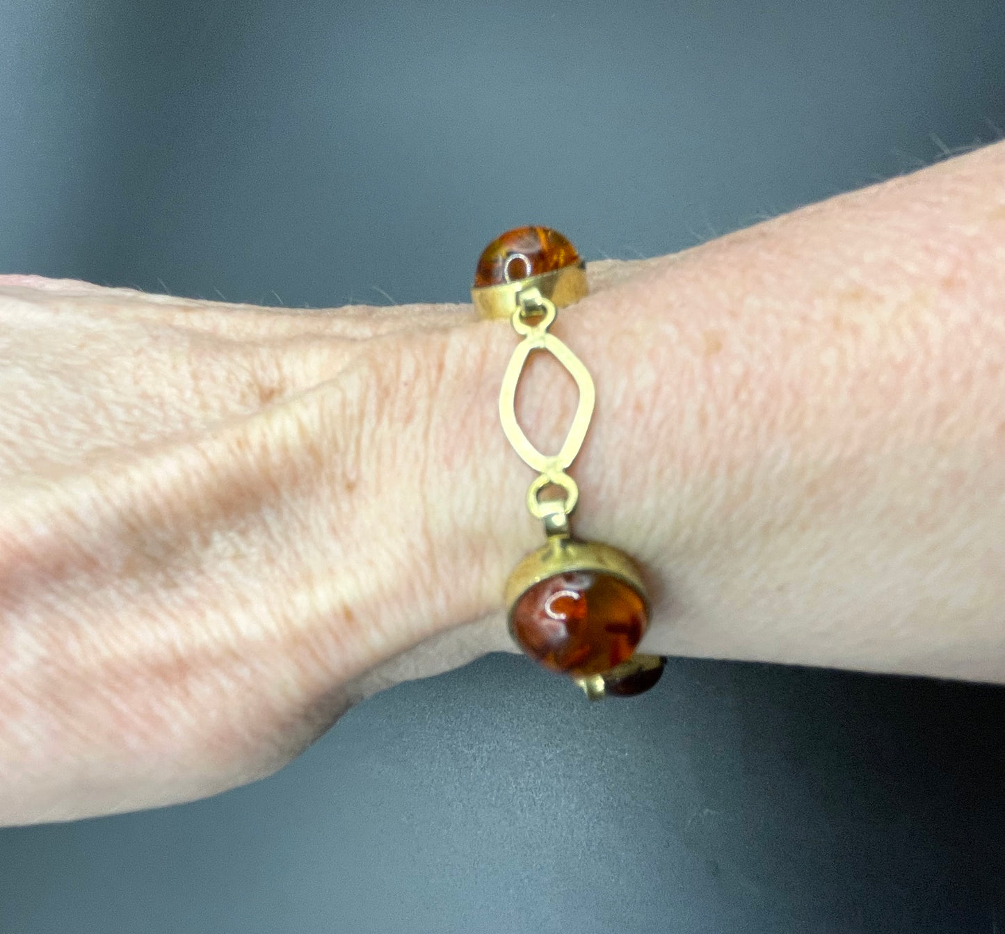Vintage Art Deco 1920s / 1930s amber gemstone cabochon and gold tone bracelet, stamped AMR