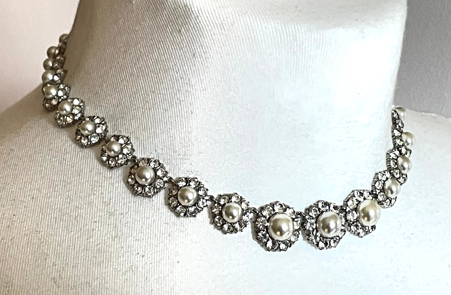 Vintage clear rhinestone, glass faux pearl cabochon and silver tone riviere style necklace, beautiful heavy piece, daisy flower design