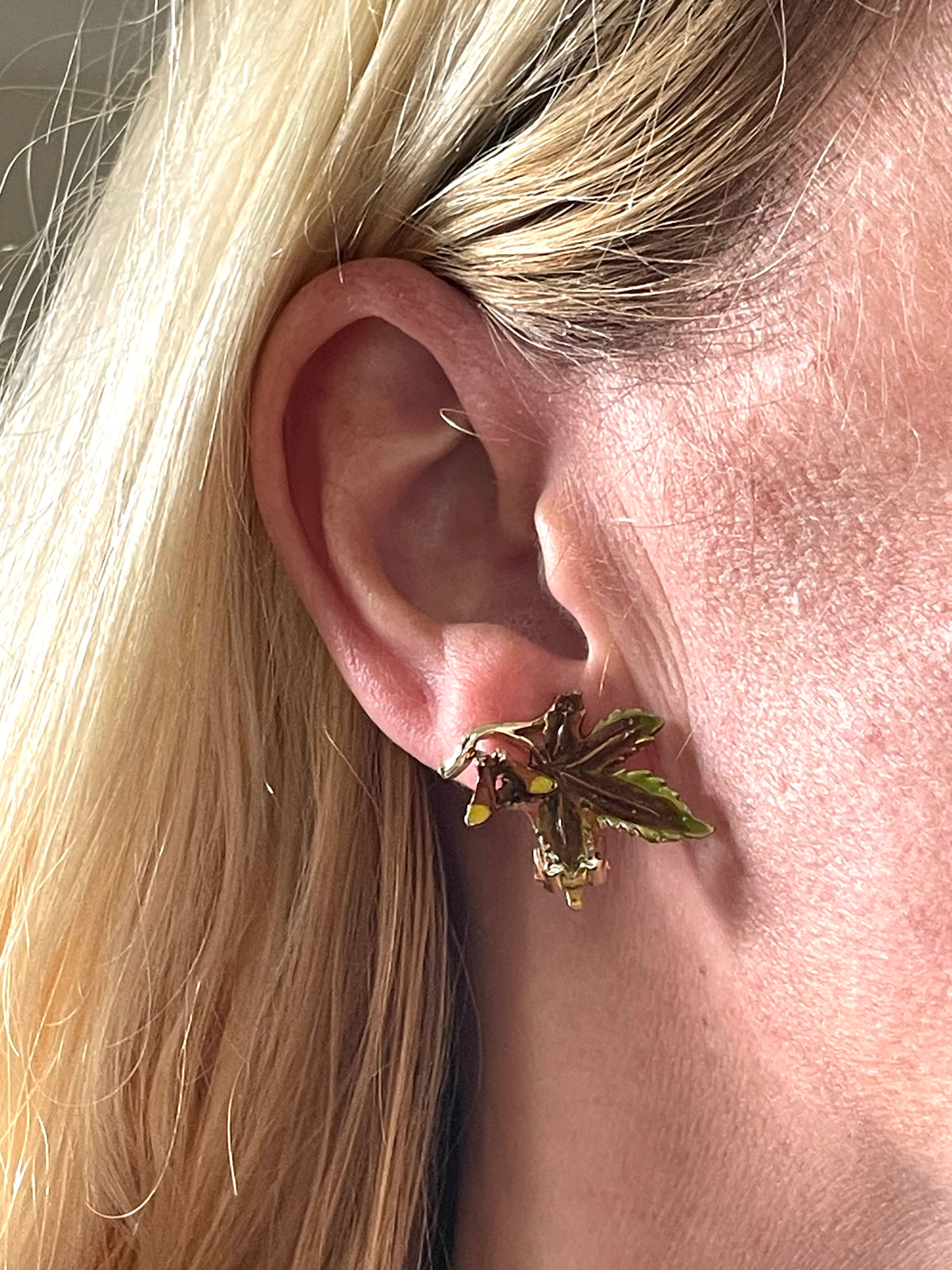 Vintage Exquisite sycamore leaf collectable clip on earrings and large brooch set, tree birthday series, pale gold tone, hand-painted enamel
