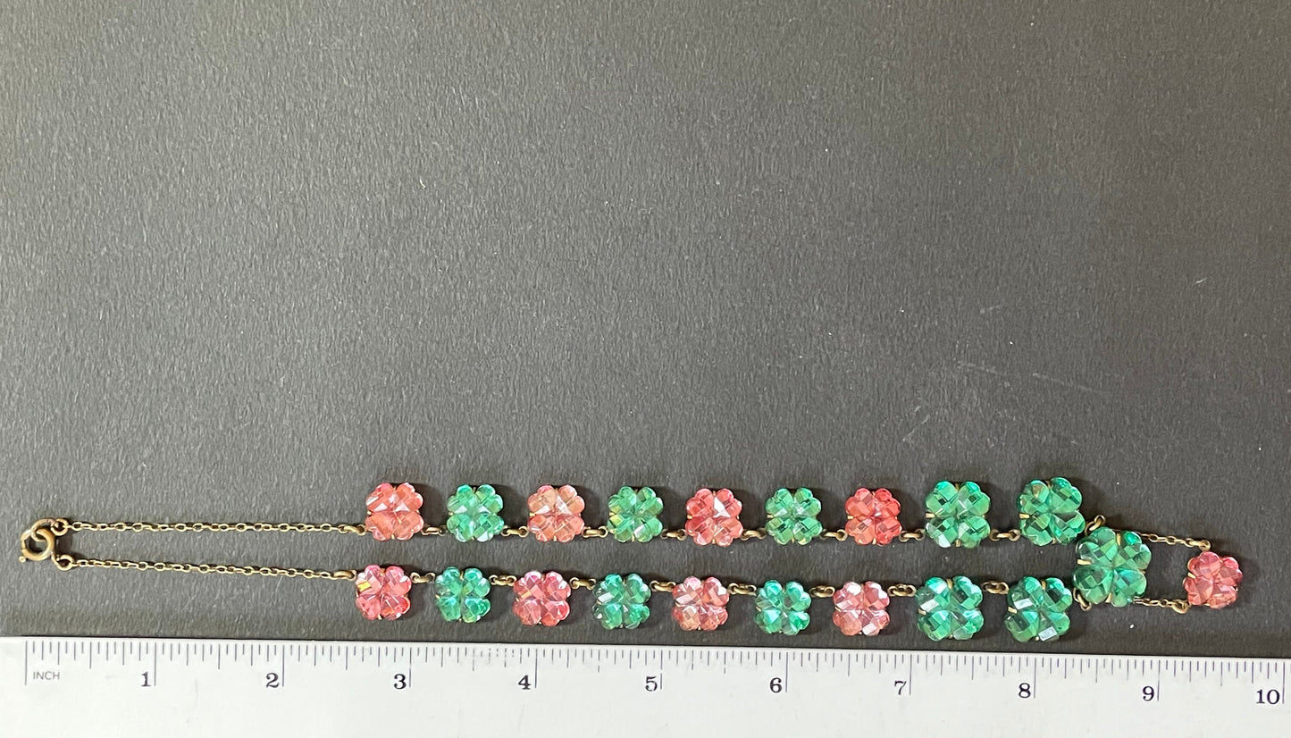 Vintage emerald green and baby pink moulded Vauxhall glass flower design riviere necklace, set in antique gold tone, stunning mirror glass