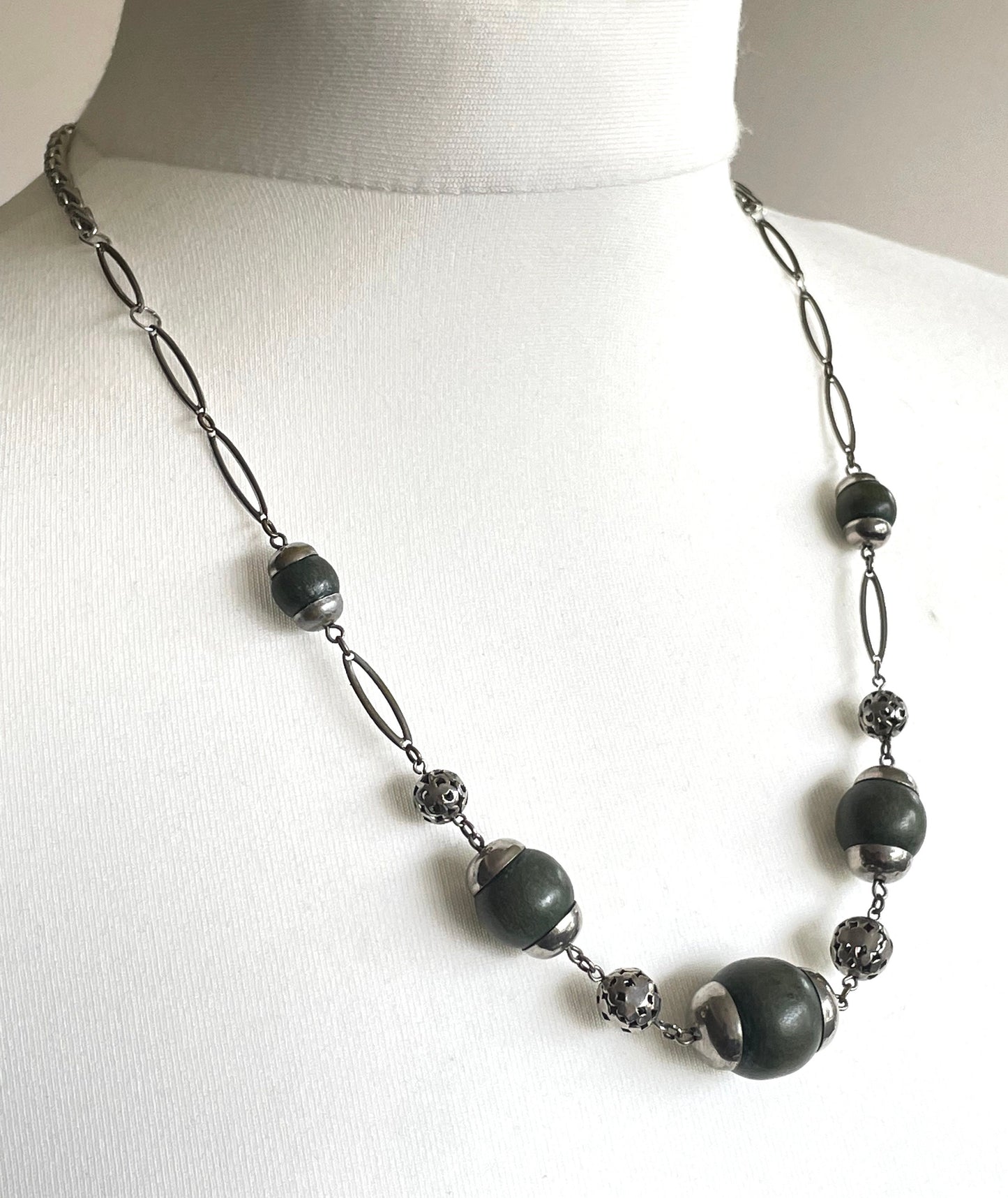 Vintage Art Deco machine age, silver tone and green wood bead necklace - Jakob Bengel