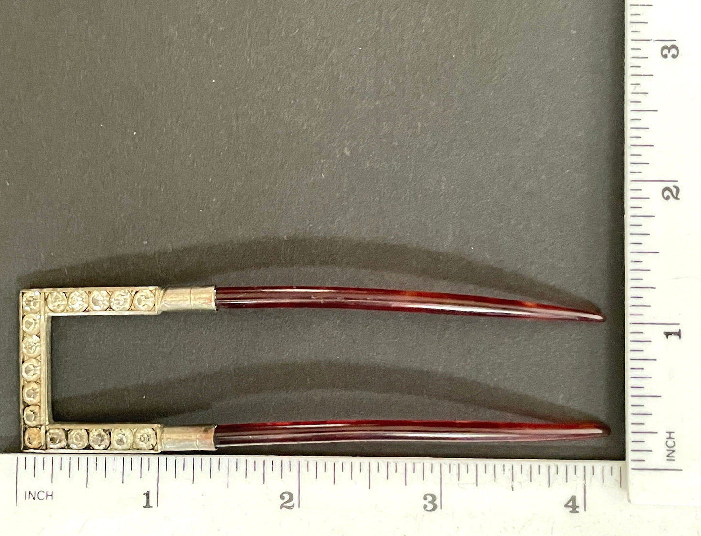 Large vintage Art Deco or Edwardian faux tortoiseshell celluloid / galalith hair adornment, geometric rhinestone and double prongs