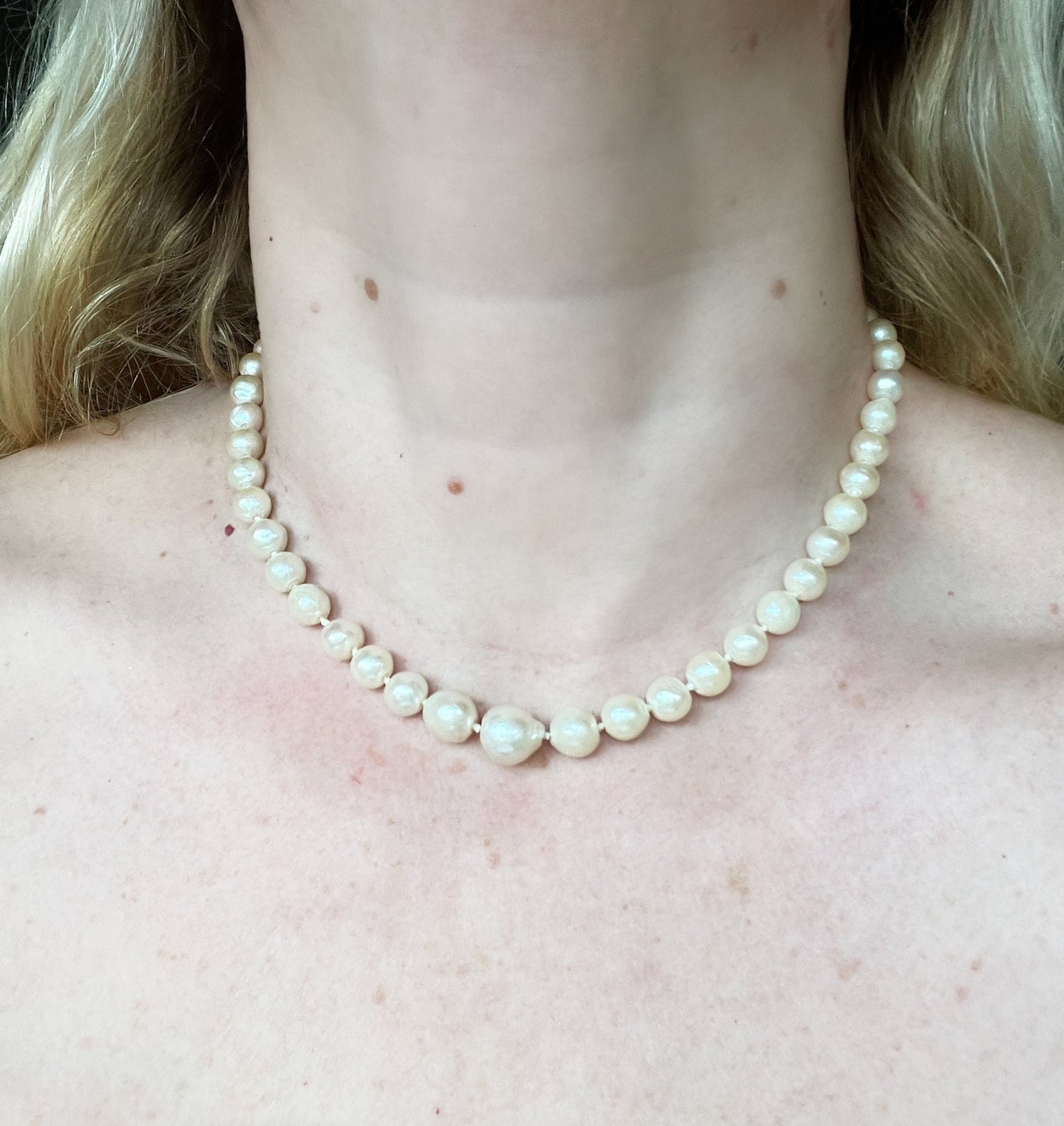 Antique real cultured baroque pearl necklace, large and graduated in size, hand-knotted, in jeweller's box, pretty sterling silver clasp 30 grams