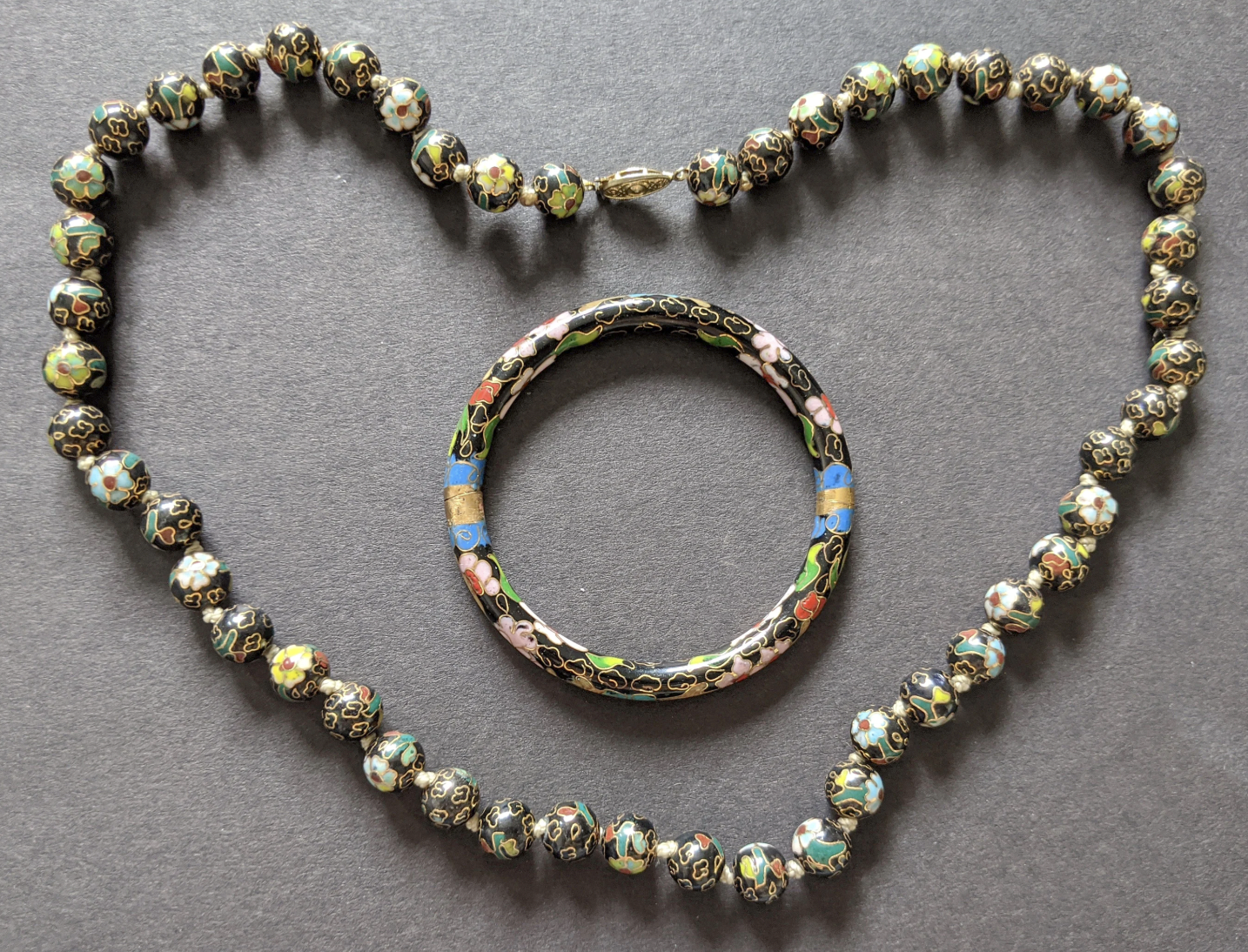 Vintage Chinese cloisonné Art Deco gold, black bead necklace with matching cloisonné hinged bangle with push-in clasp, demi-parure / set