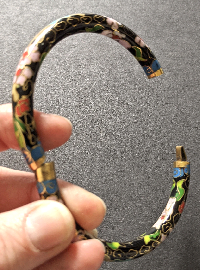Vintage Chinese cloisonné Art Deco gold, black bead necklace with matching cloisonné hinged bangle with push-in clasp, demi-parure / set