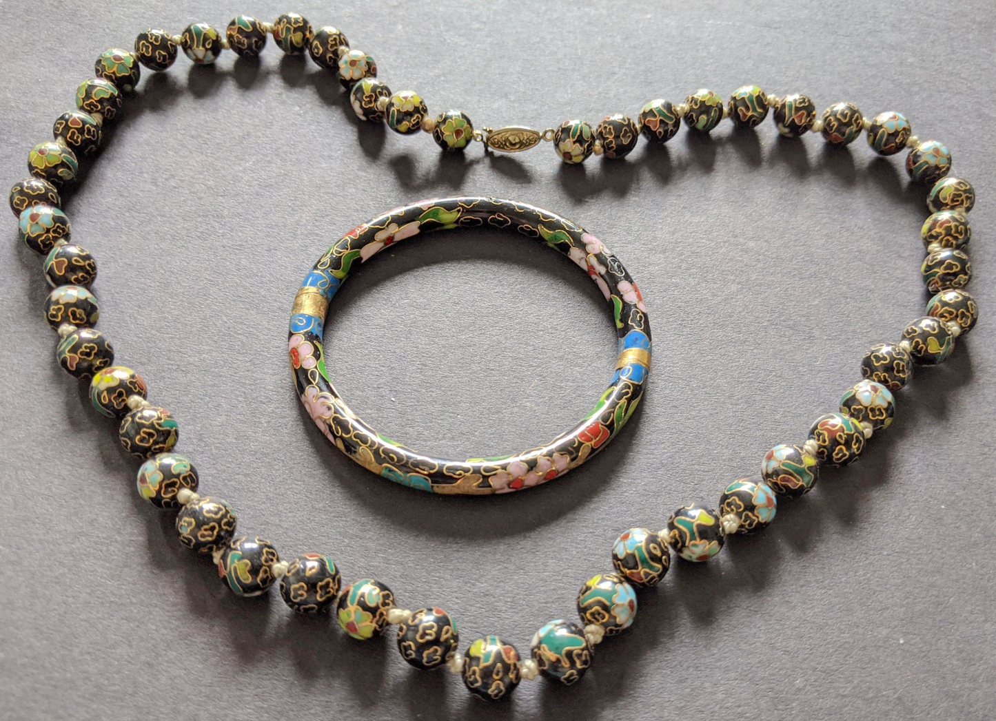 Vintage Chinese cloisonné Art Deco gold, black bead necklace with matching cloisonné hinged bangle with push-in clasp, demi-parure / set