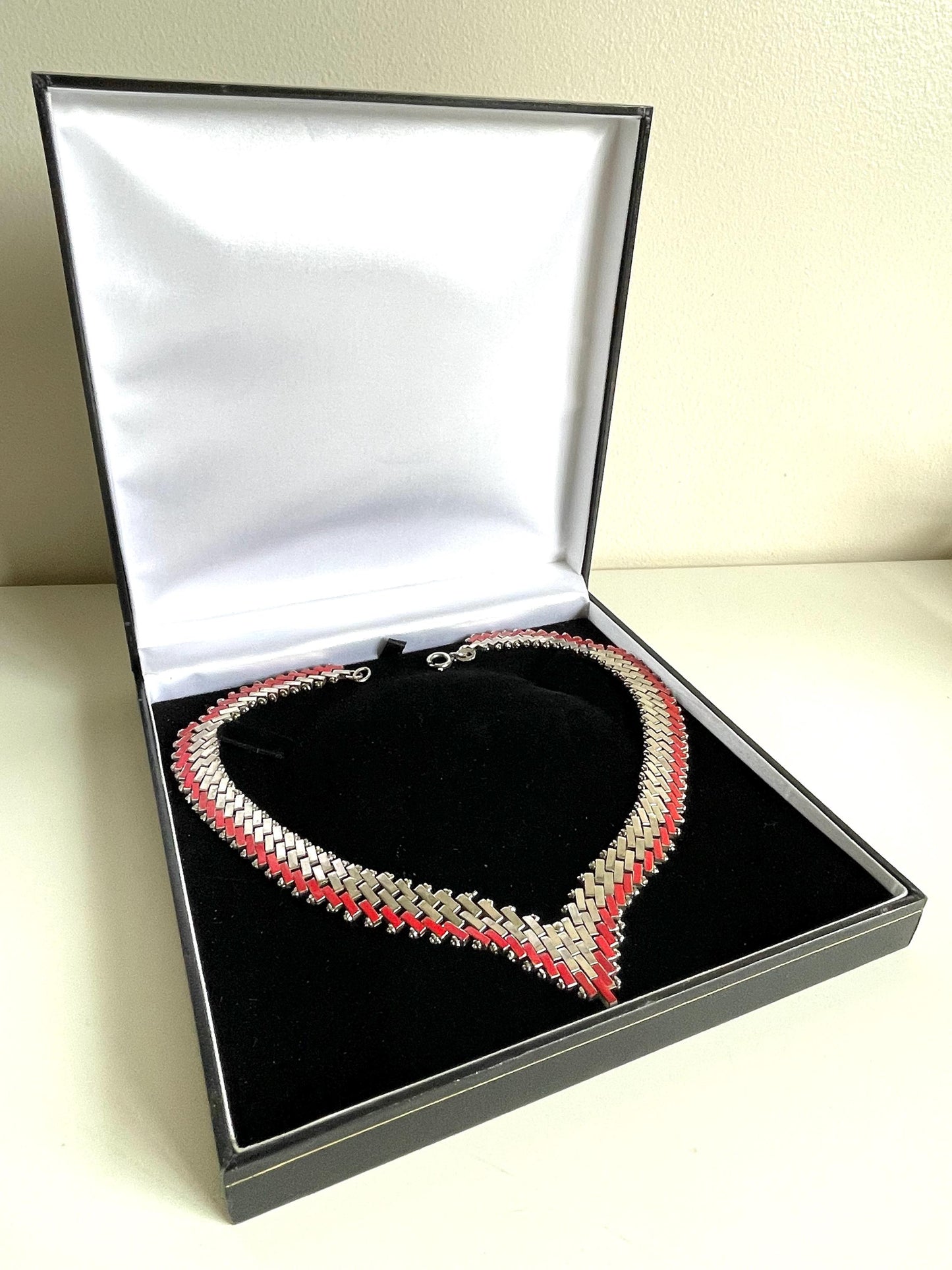 Vintage Jakob Bengel Art Deco brickwork / mauerwerk machine age shiny chrome silver tone necklace, red enamel embellishment