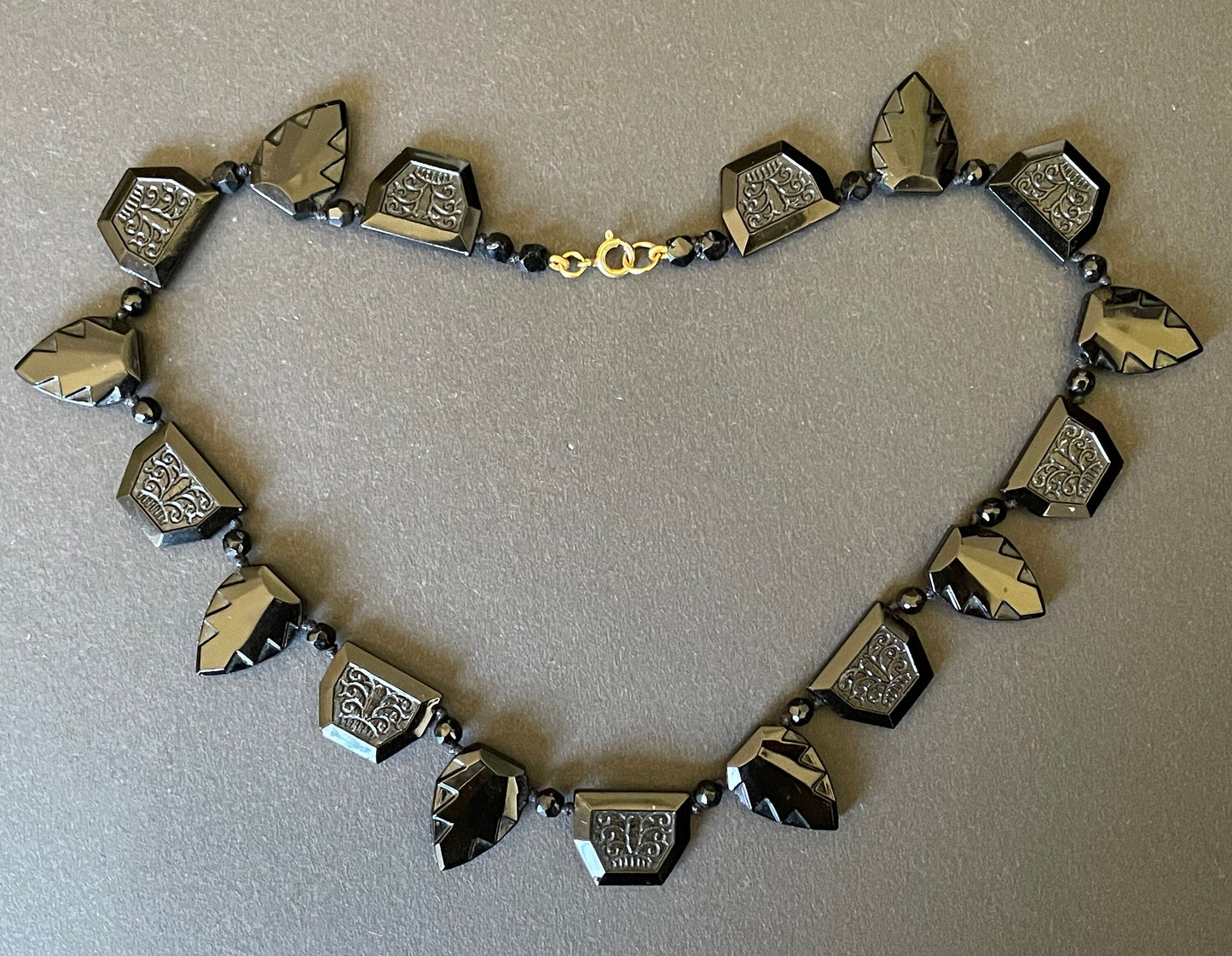 Vintage Art Deco French jet moulded glass panel riviere necklace, fabulous condition, lovely geometric design, 9ct gold clasp