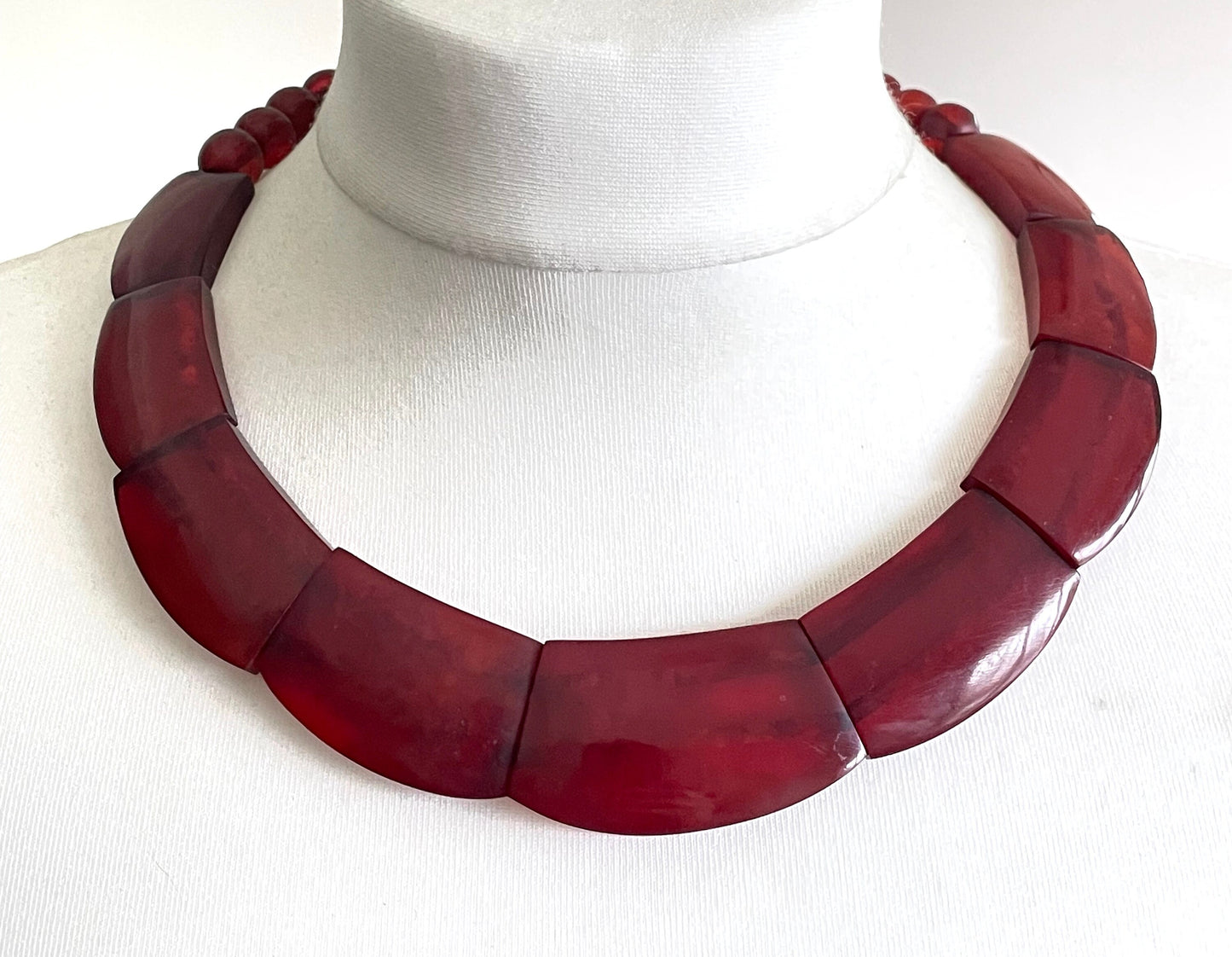 Vintage cherry red Bakelite (verified) Art Deco 1930s collar necklace