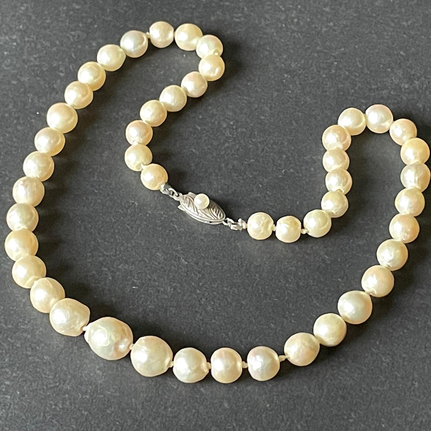 Antique real cultured baroque pearl necklace, large and graduated in size, hand-knotted, in jeweller's box, pretty sterling silver clasp 30 grams