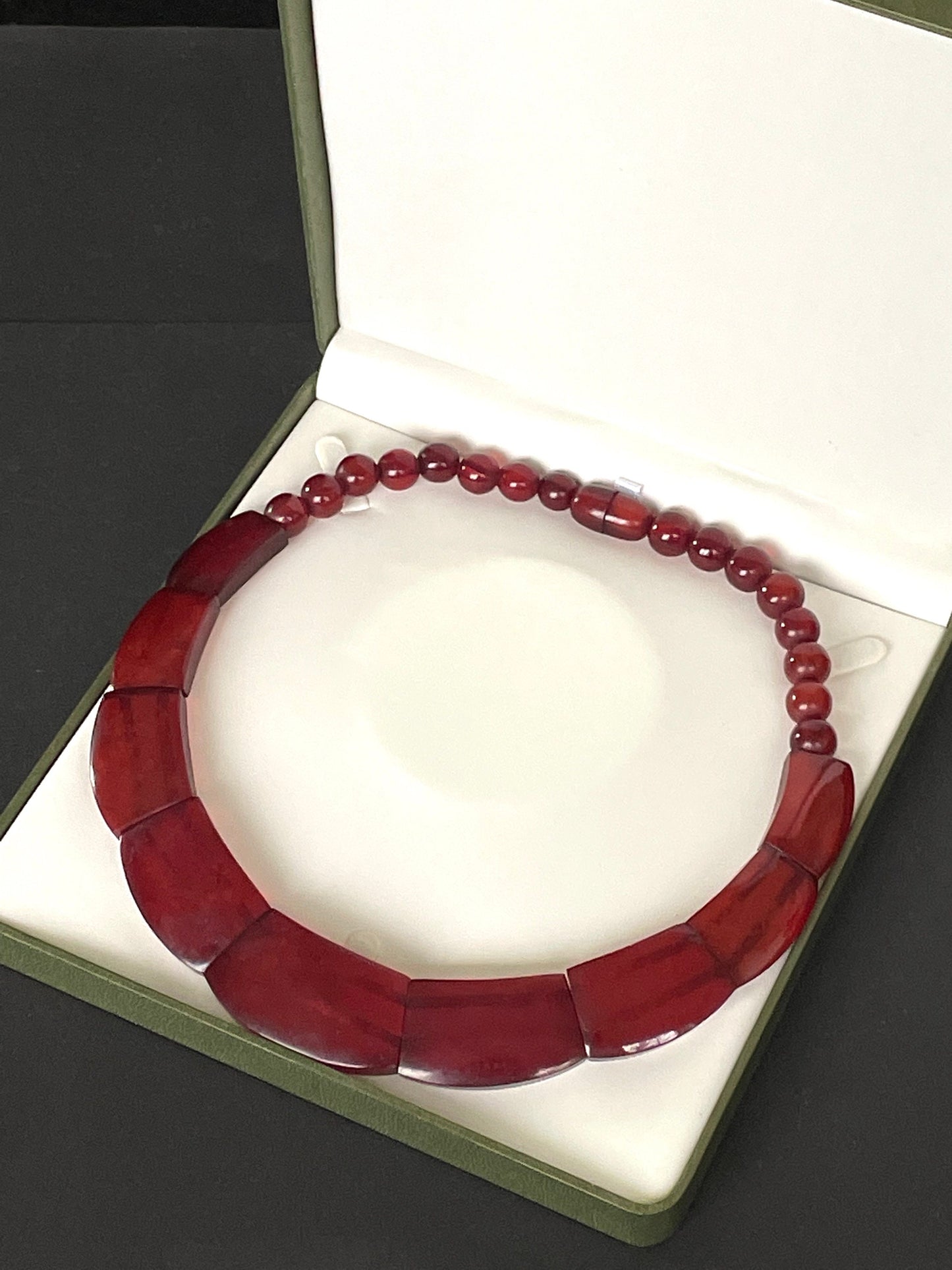 Vintage cherry red Bakelite (verified) Art Deco 1930s collar necklace