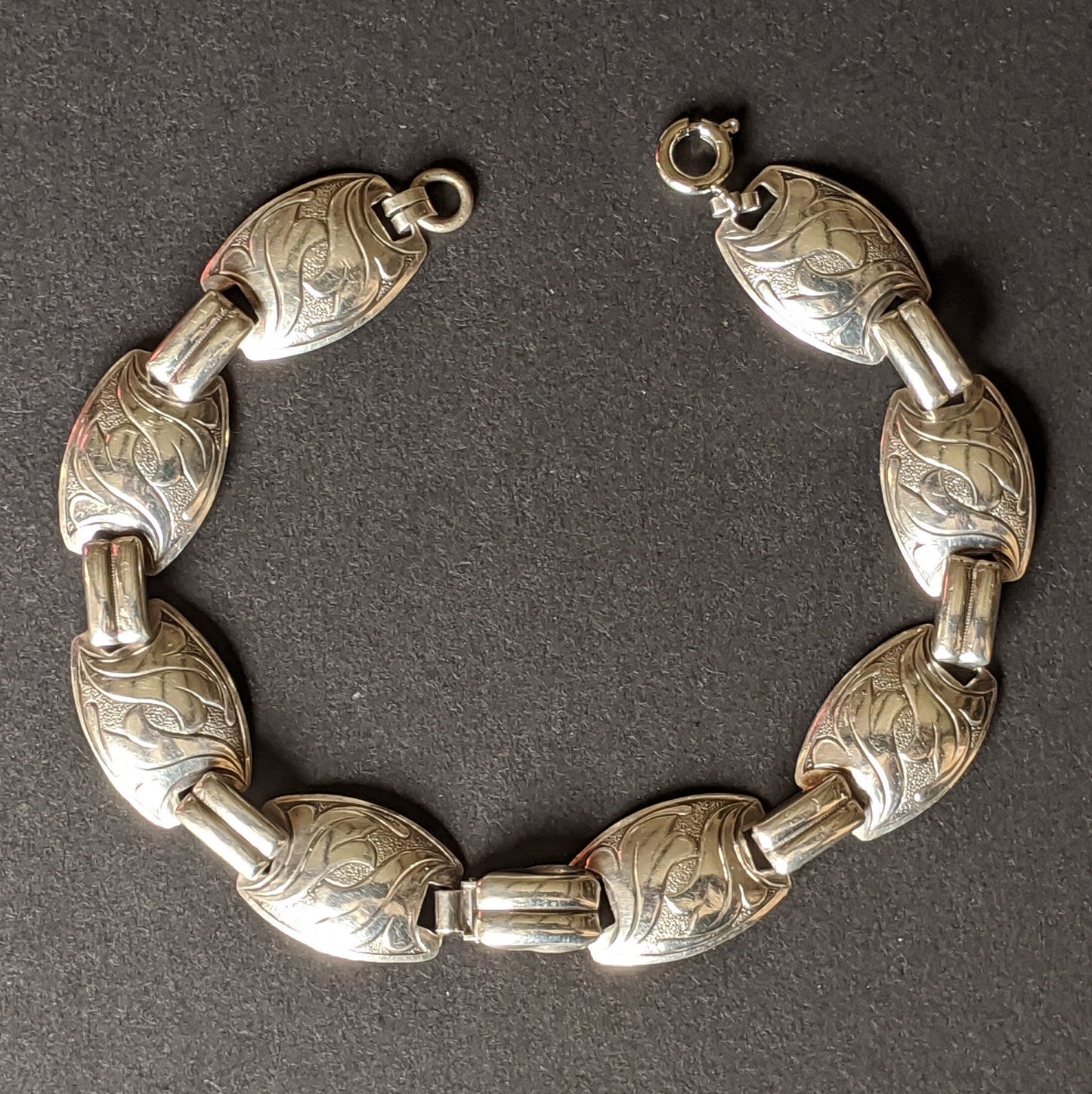 Vintage stamped 835 silver Scandinavian abstract fleur de lys motif bracelet, beautiful pattern