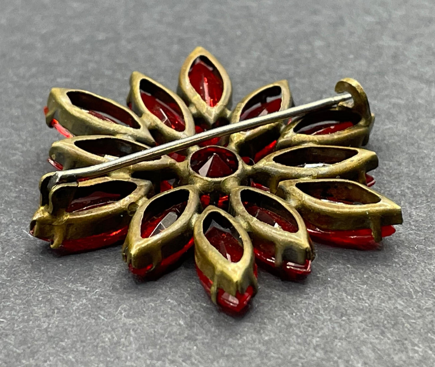 Large vintage Art Deco ruby / garnet red glass rhinestone, open-backed, gold tone brooch pin, stunning vibrant colour