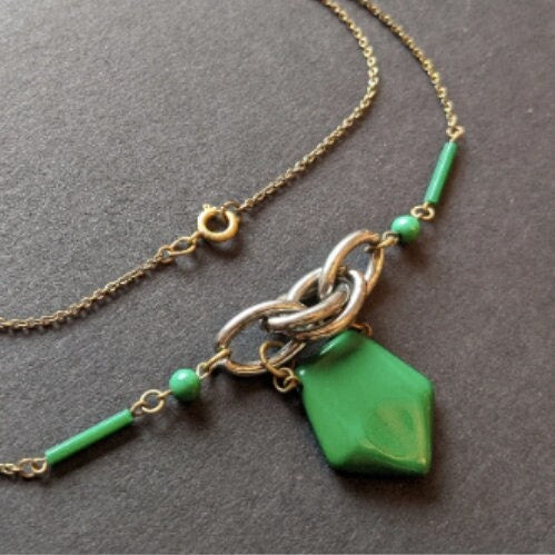 Unusual vintage Art Deco geometric bright green glass / gemstone and silvered glass loop necklace