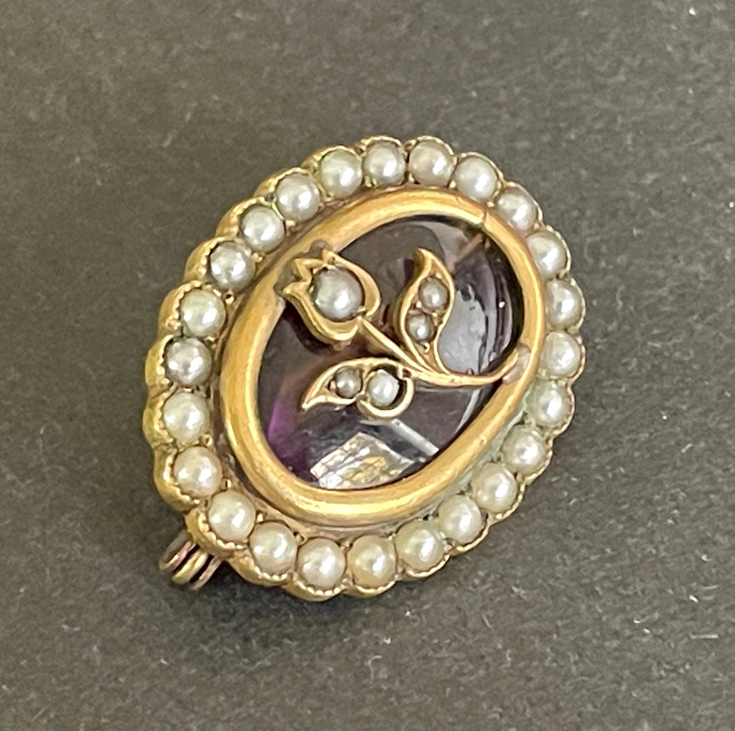 Adorable antique Georgian gold tone yellow metal, seed pearl and amethyst purple crystal paste cabochon brooch lace pin