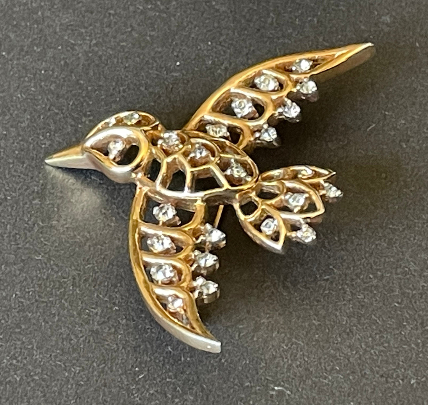 Rare large vintage sterling silver gilt bird brooch produced by Trifari for Ciro Pearls England, 1948 patent Alfred Philippe design