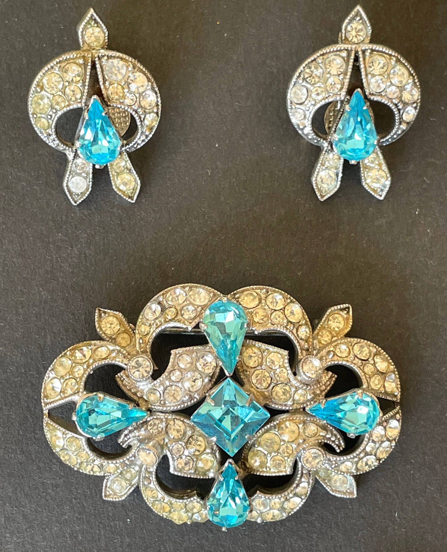 Vintage Art Deco bright turquoise aqua blue and clear crystal paste necklace, brooch and clip-on earrings set, chrome geometric design