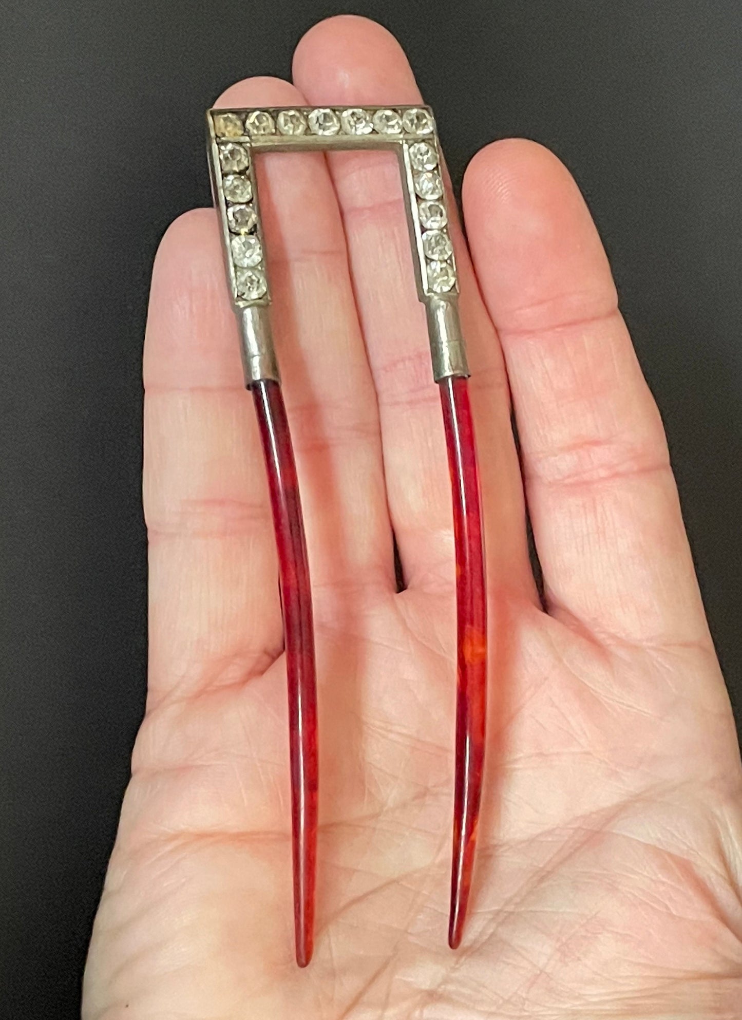 Large vintage Art Deco or Edwardian faux tortoiseshell celluloid / galalith hair adornment, geometric rhinestone and double prongs