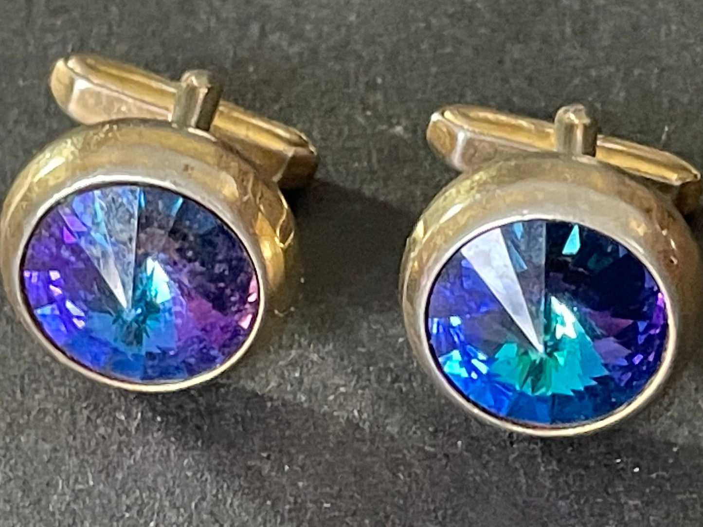 Vintage large heliotrope vitrail watermelon rivoli rhinestone and gold tone cuff links, beautiful blue and violet tones, Schiaparelli style