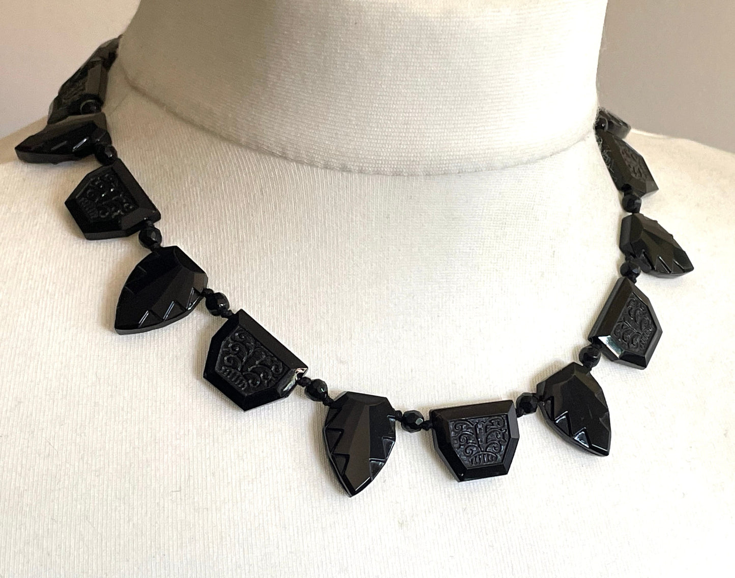 Vintage Art Deco French jet moulded glass panel riviere necklace, fabulous condition, lovely geometric design, 9ct gold clasp