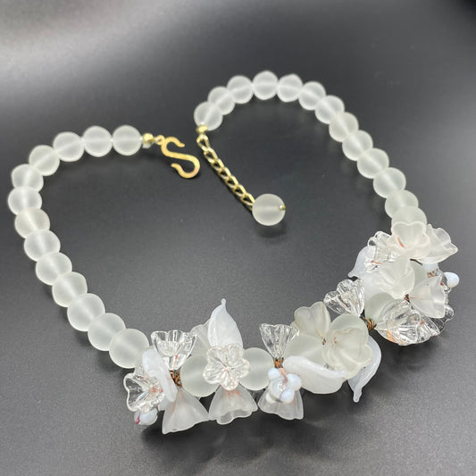 Vintage heavy moulded white & clear Venetian Murano glass flower leaf garland bead necklace, Art Deco, bridal