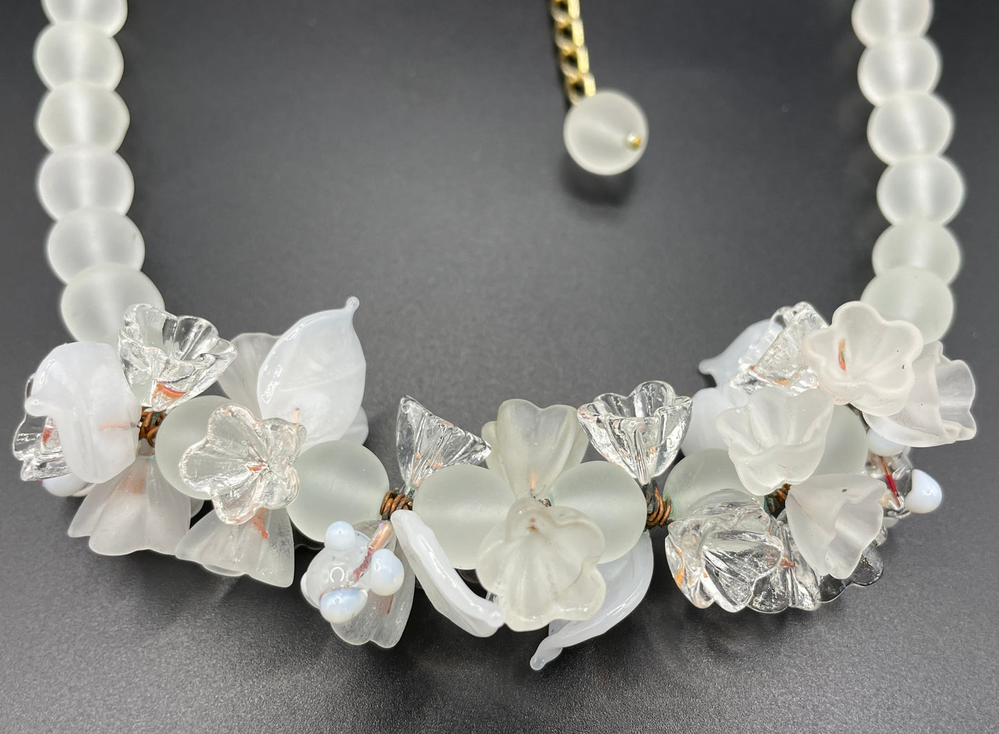 Vintage heavy moulded white & clear Venetian Murano glass flower leaf garland bead necklace, Art Deco, bridal