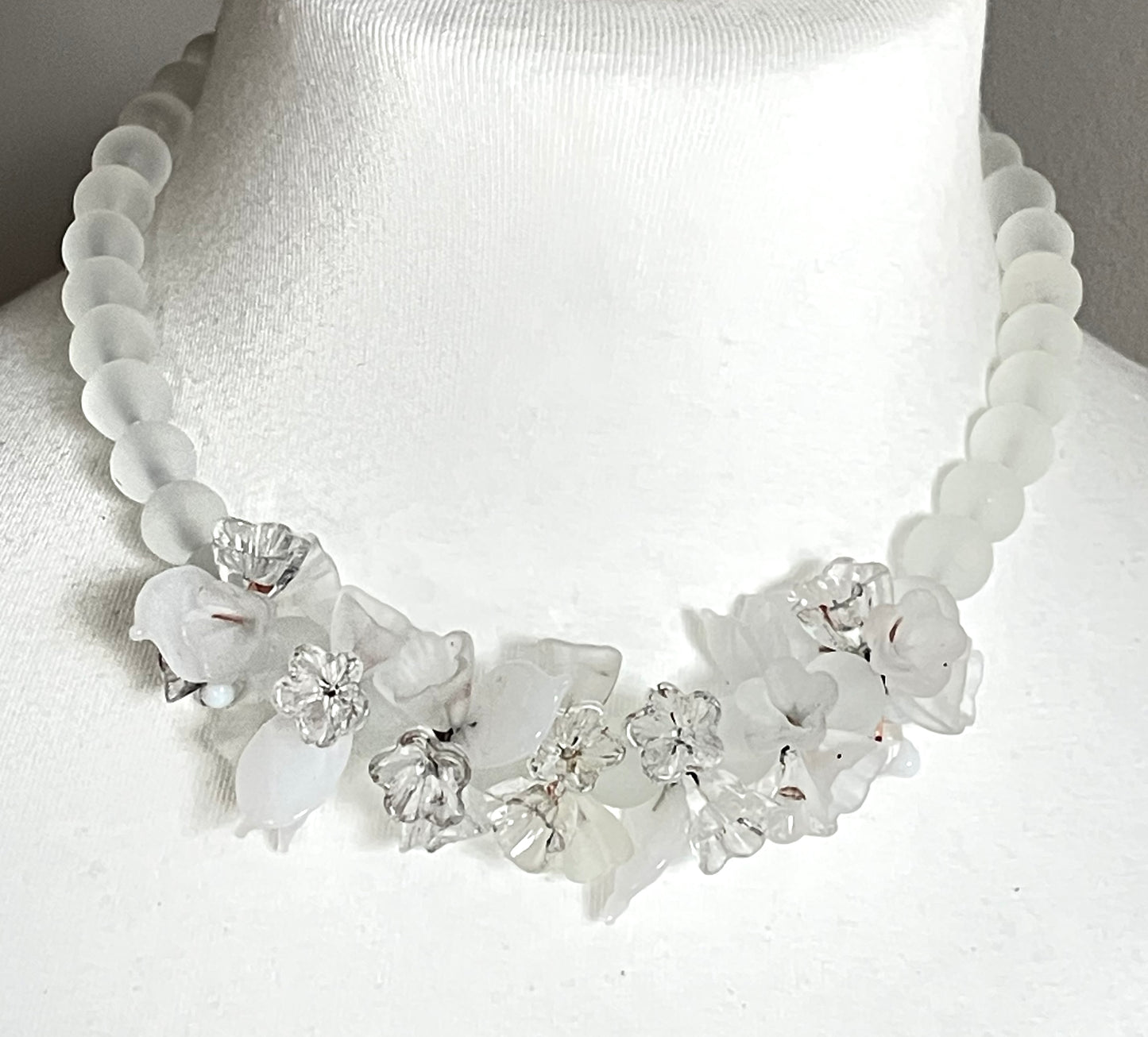 Vintage heavy moulded white & clear Venetian Murano glass flower leaf garland bead necklace, Art Deco, bridal