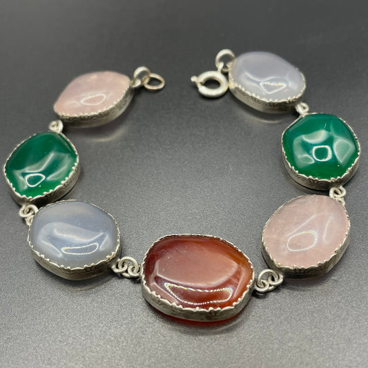 Antique Victorian agate natural pebble cabochon bracelet with sterling silver claw settings, Scottish style, beautiful condition, in box