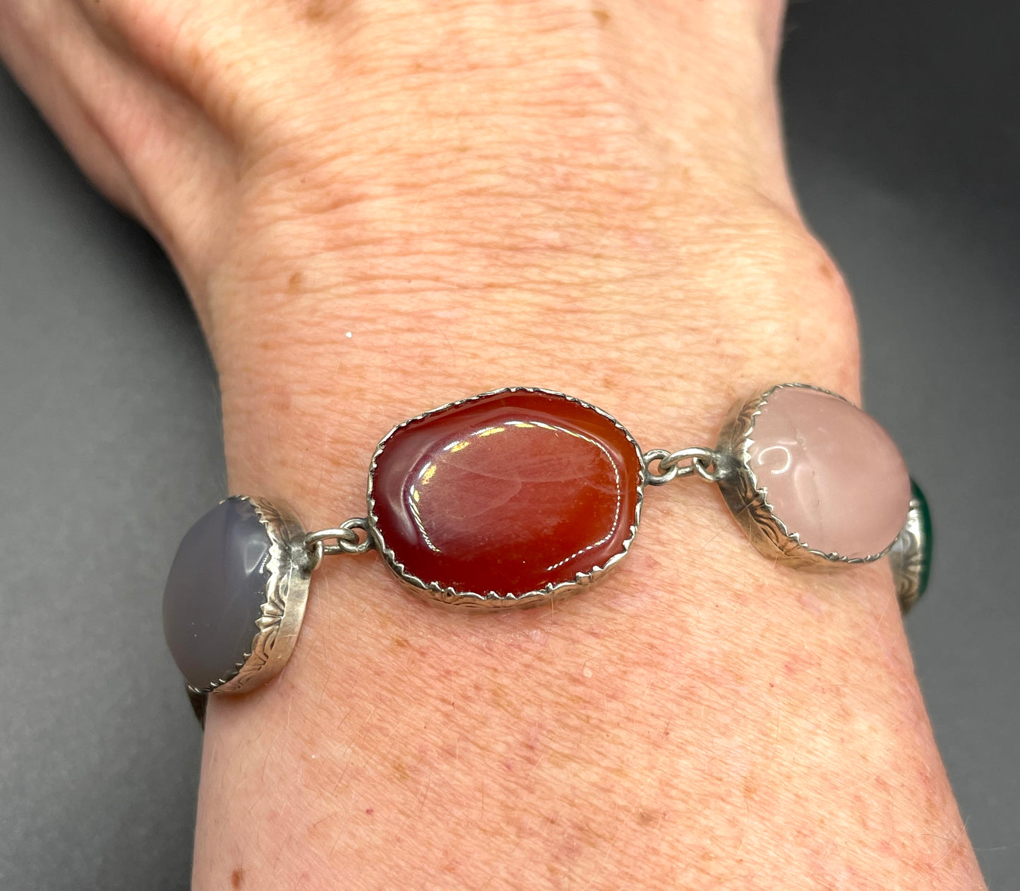 Antique Victorian agate natural pebble cabochon bracelet with sterling silver claw settings, Scottish style, beautiful condition, in box