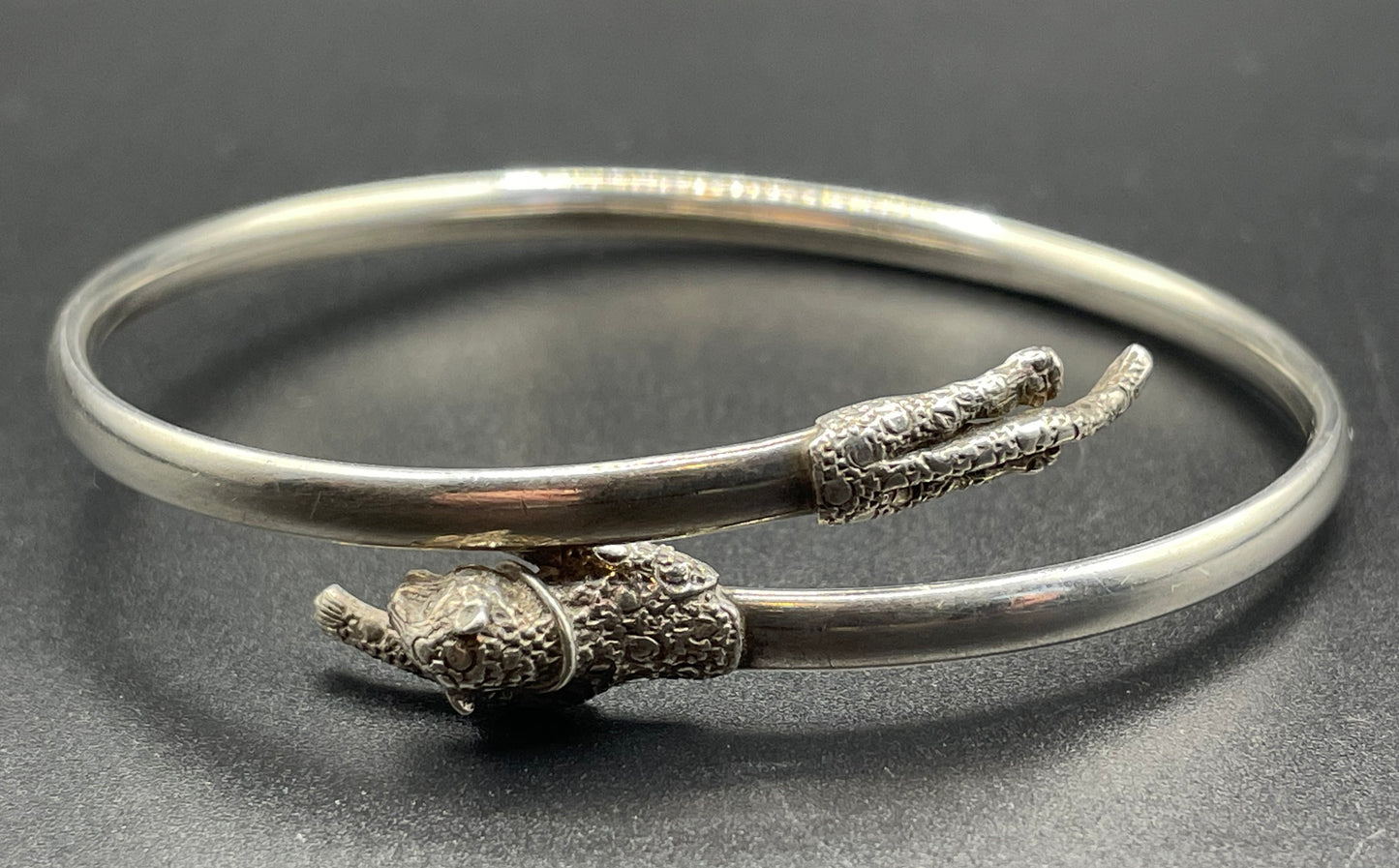 Vintage / antique sterling silver leopard / panther design bangle, 7 grams