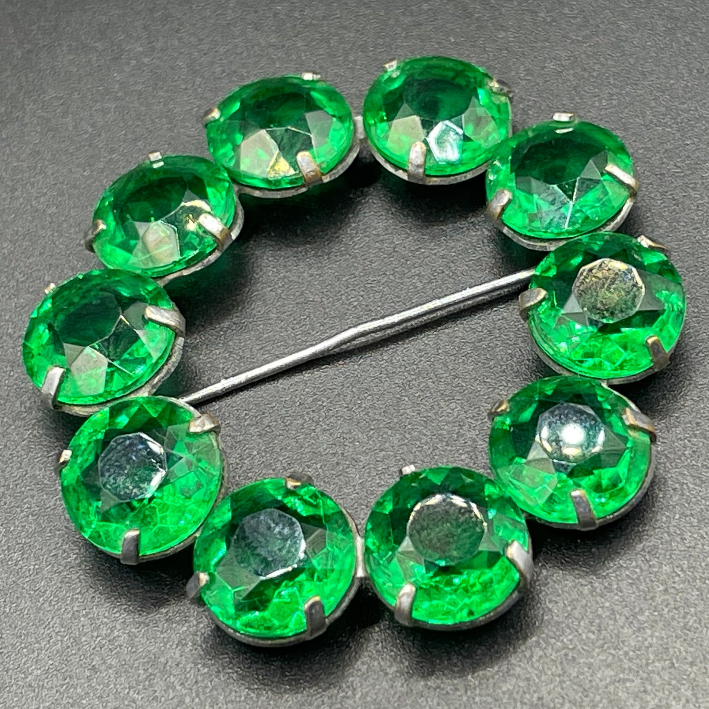 Vintage Art Deco bezel set gorgeous vibrant emerald green crystal riviere circle brooch, open-backed rhinestones in silver tone (Copy)