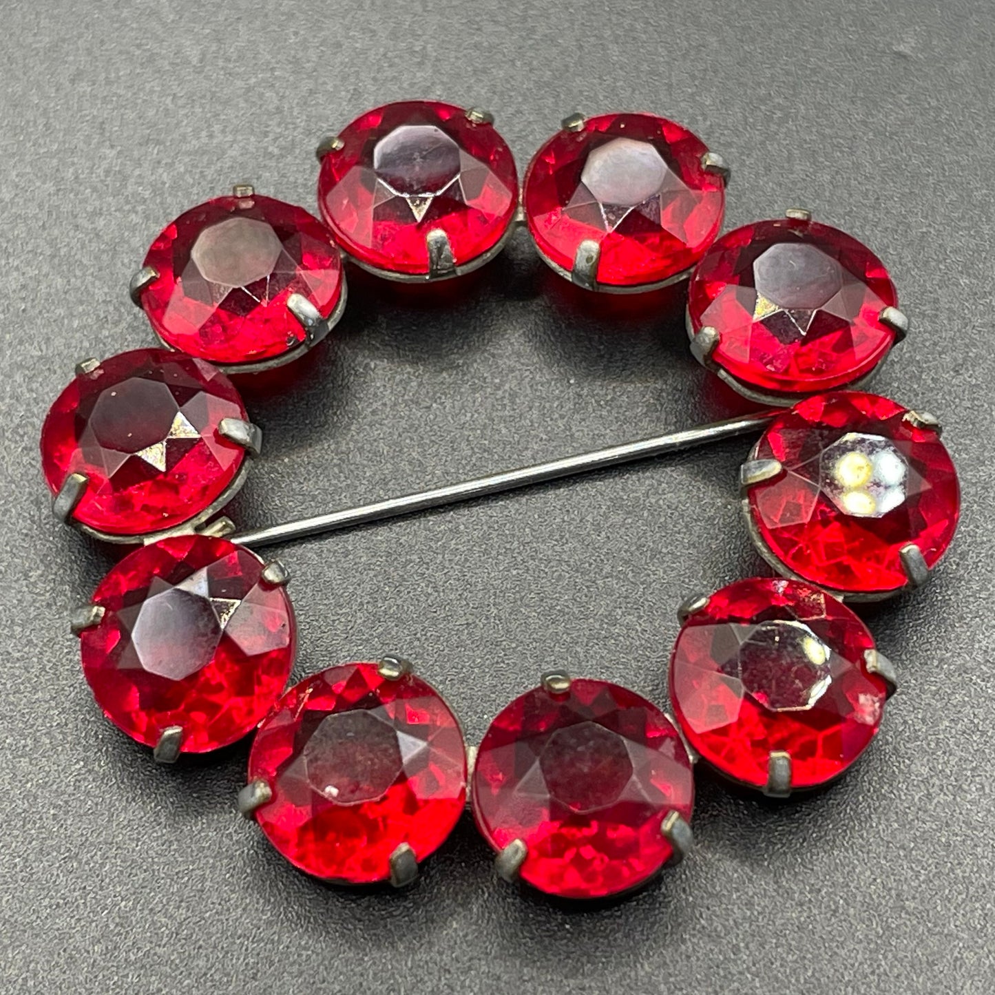 Vintage Art Deco bezel set gorgeous vibrant ruby red crystal riviere circle brooch, open-backed rhinestones in silver tone (Copy)