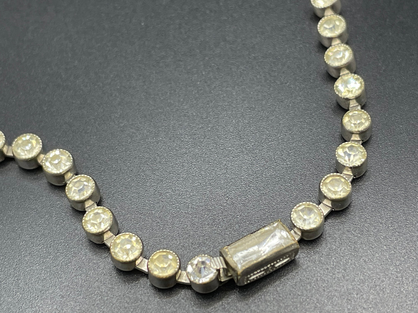 Vintage Art Deco Czech crystal paste rhinestone and silver tone riviere necklace, classic and beautiful, graduated and large stones