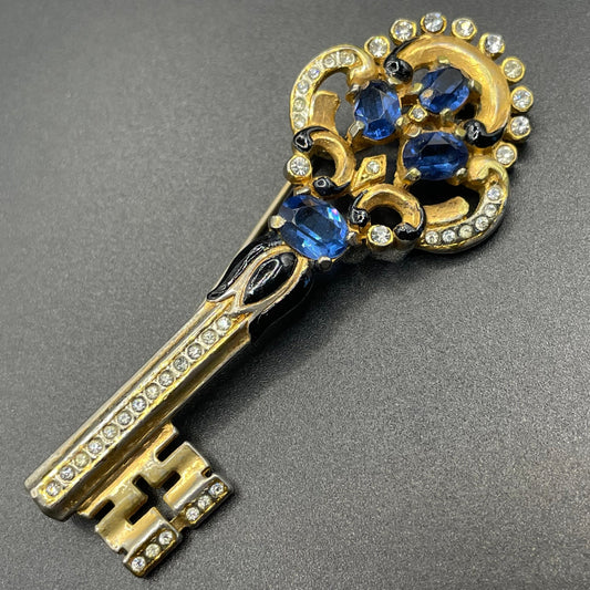 Rare vintage Trifari key brooch (unsigned), 1949 patent of an Alfred Philippe design