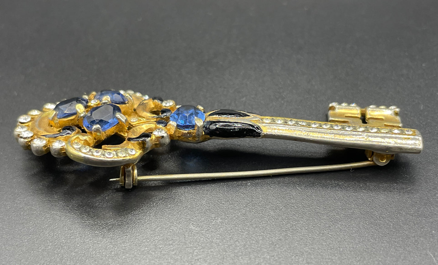 Rare vintage Trifari key brooch (unsigned), 1949 patent of an Alfred Philippe design