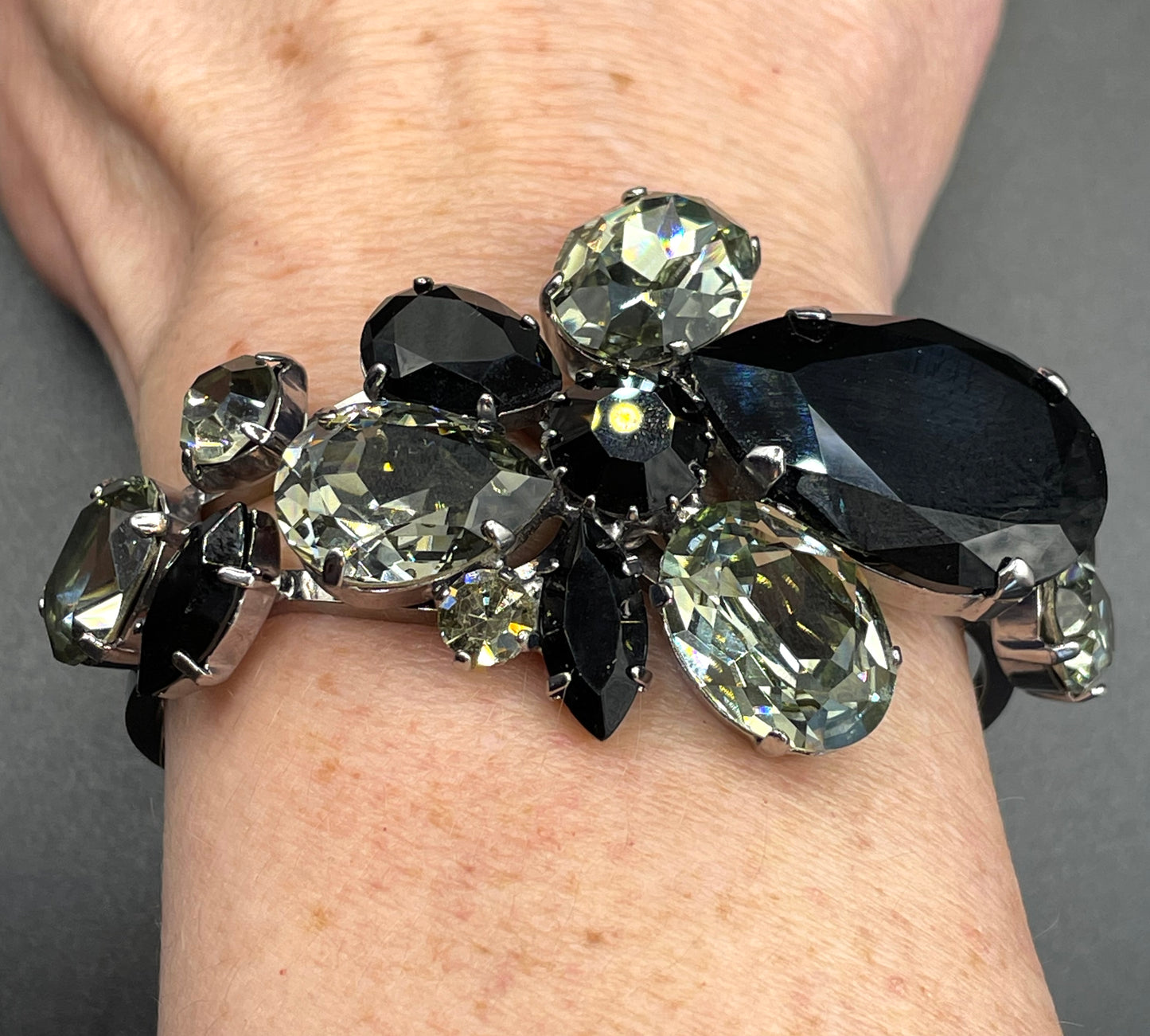 Vintage Juliana Delizza and Elster (D&E) black and grey green glass rhinestone and silver tone clamper bangle