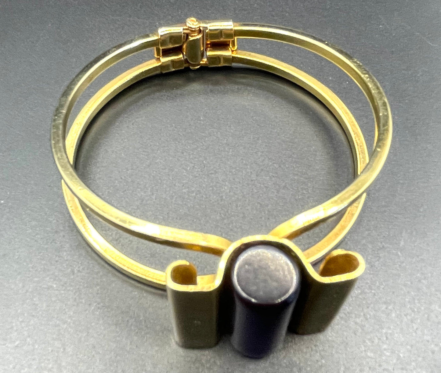 Vintage Jakob Bengel Art Deco machine age clamper bangle in shiny gold tone with a deep purple galalith cylinder