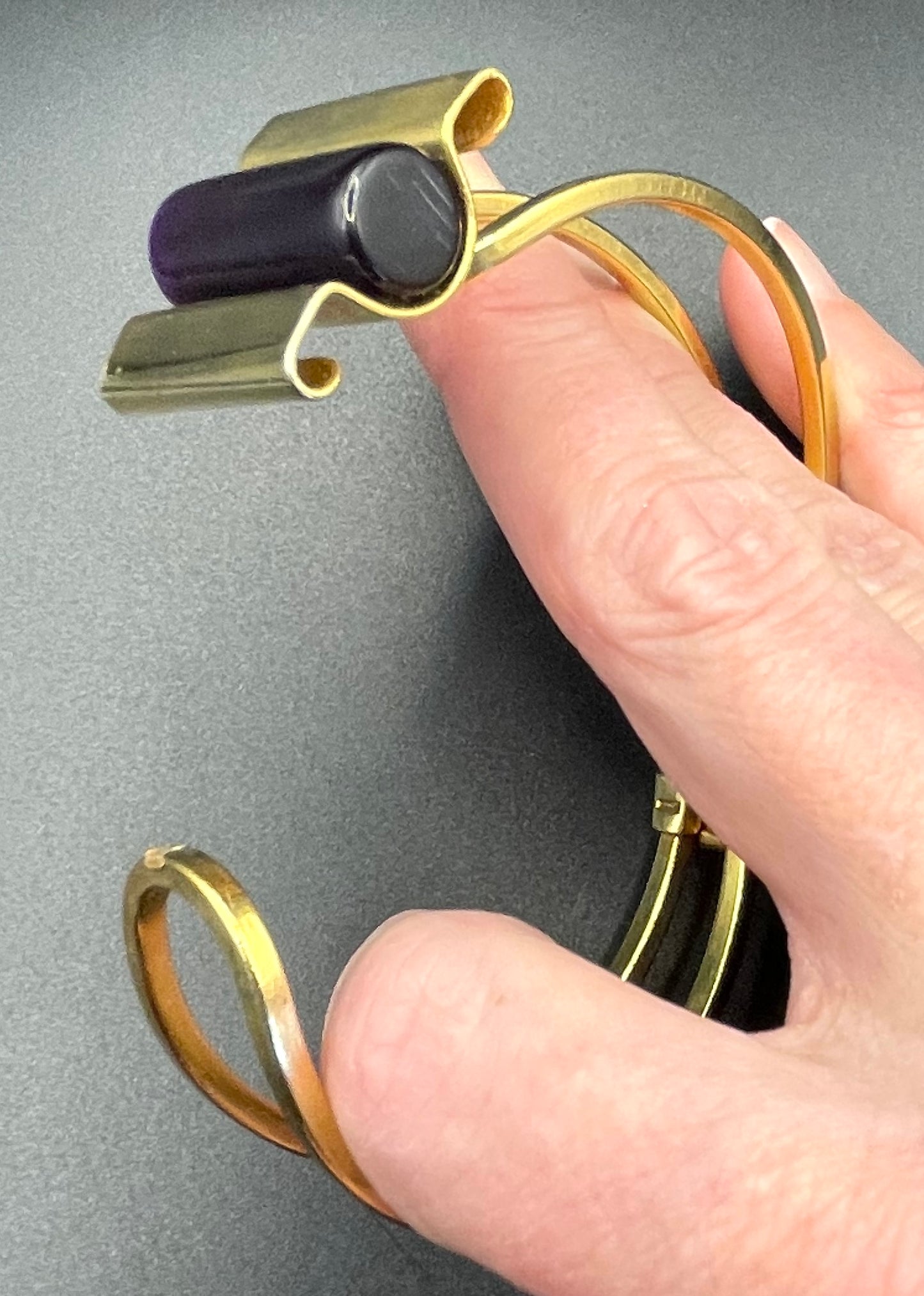 Vintage Jakob Bengel Art Deco machine age clamper bangle in shiny gold tone with a deep purple galalith cylinder