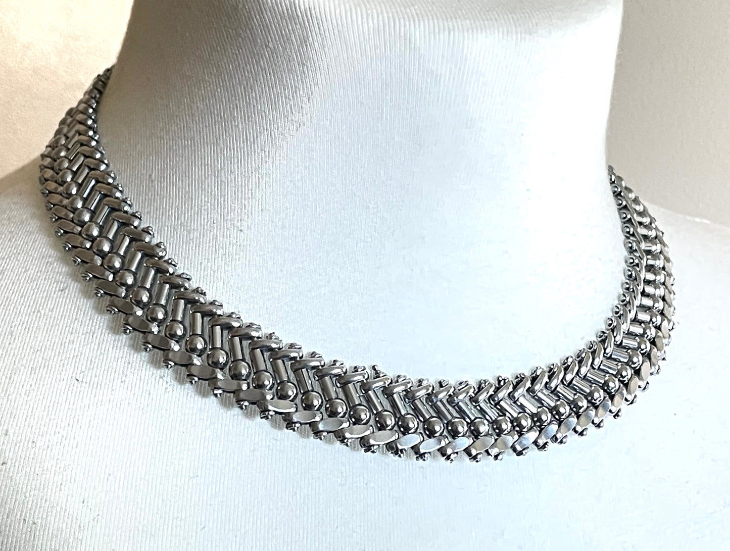 Vintage Jakob Bengel Art Deco brickwork / mauerwerk machine age chrome choker necklace, unusual design, excellent condition